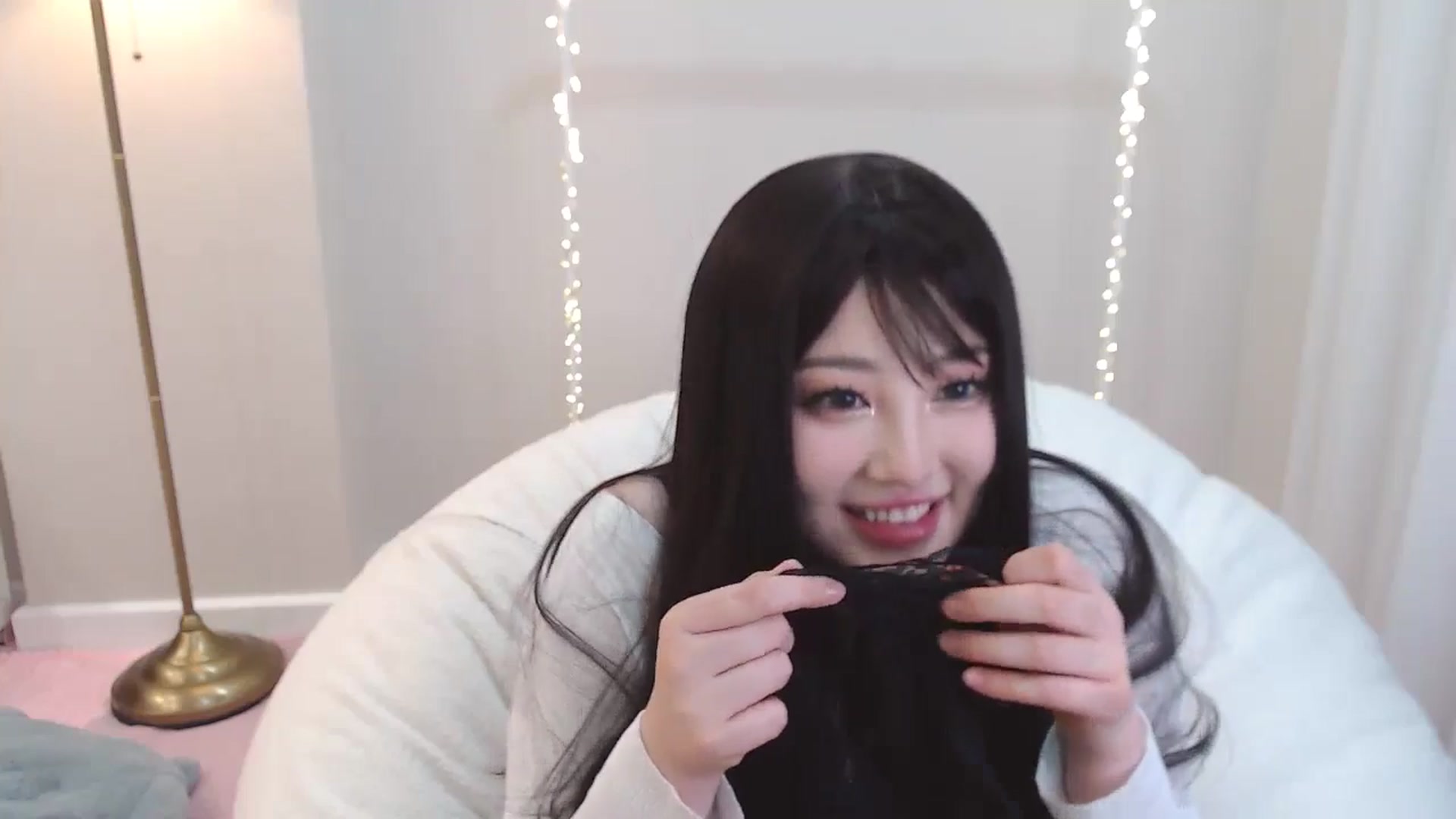 Gallery image thumbnail from kurakurai's myfreecams stream on, 01/09/2025, 18:57 image 2 of 20