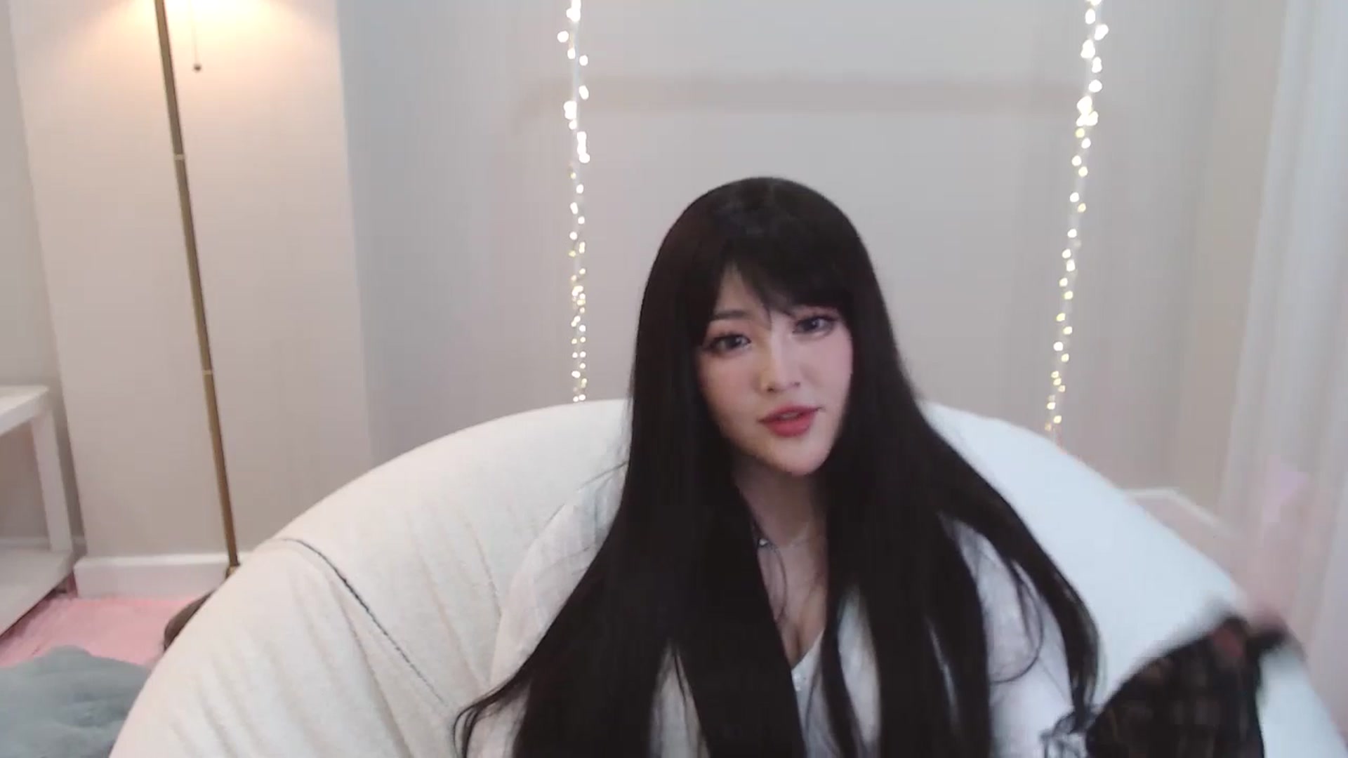 Gallery image thumbnail from kurakurai's myfreecams stream on, 01/09/2025, 18:57 image 14 of 20
