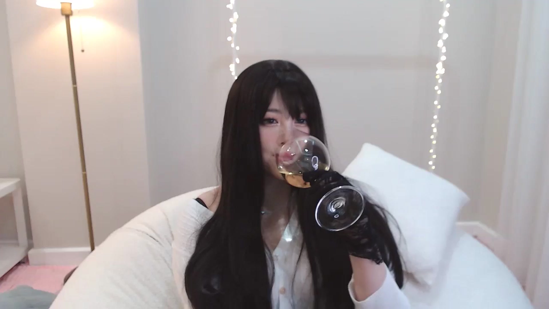 Gallery image thumbnail from kurakurai's myfreecams stream on, 01/09/2025, 18:57 image 15 of 20