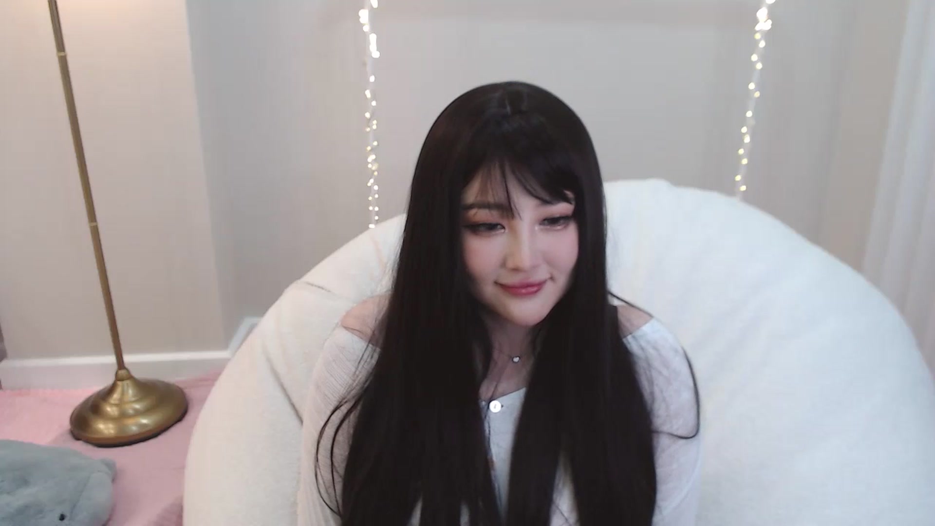 Gallery image thumbnail from kurakurai's myfreecams stream on, 01/09/2025, 20:18 image 19 of 20