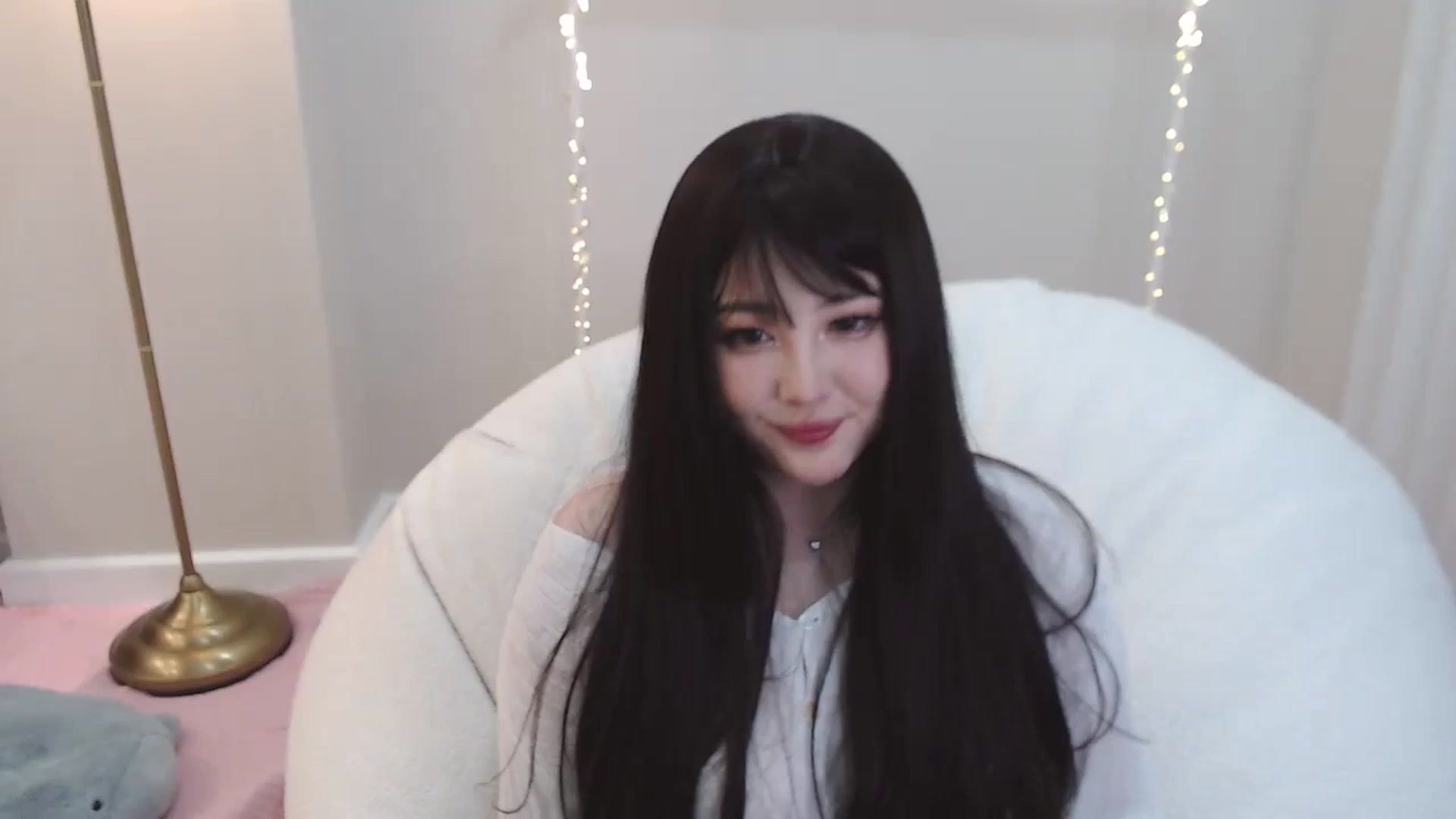 Gallery image thumbnail from kurakurai's myfreecams stream on, 01/09/2025, 20:18 image 14 of 20