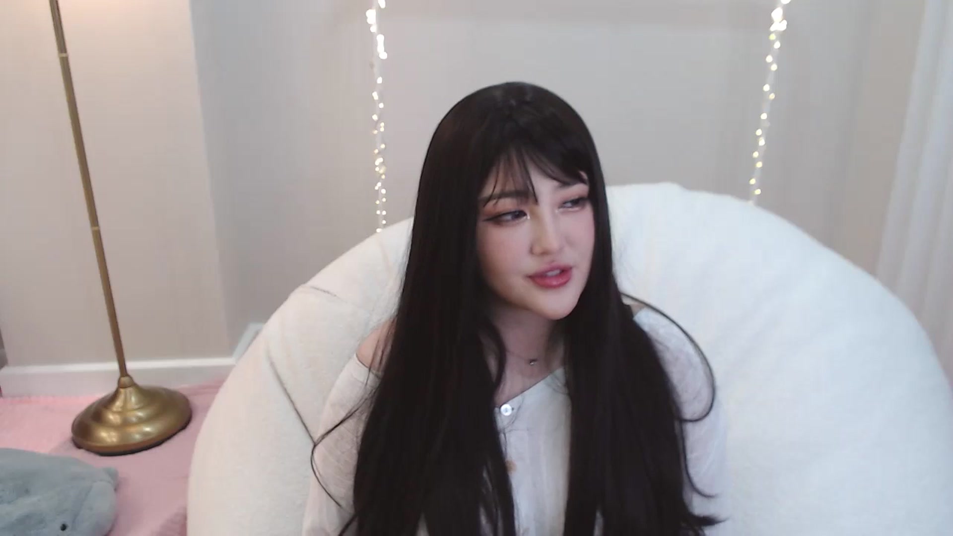 Gallery image thumbnail from kurakurai's myfreecams stream on, 01/09/2025, 20:18 image 17 of 20
