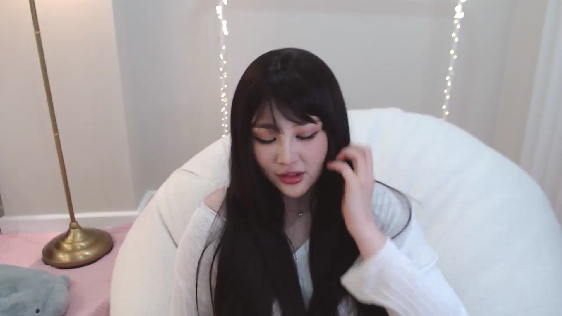 Gallery image thumbnail from kurakurai's myfreecams stream on, 01/09/2025, 20:18 image 18 of 20