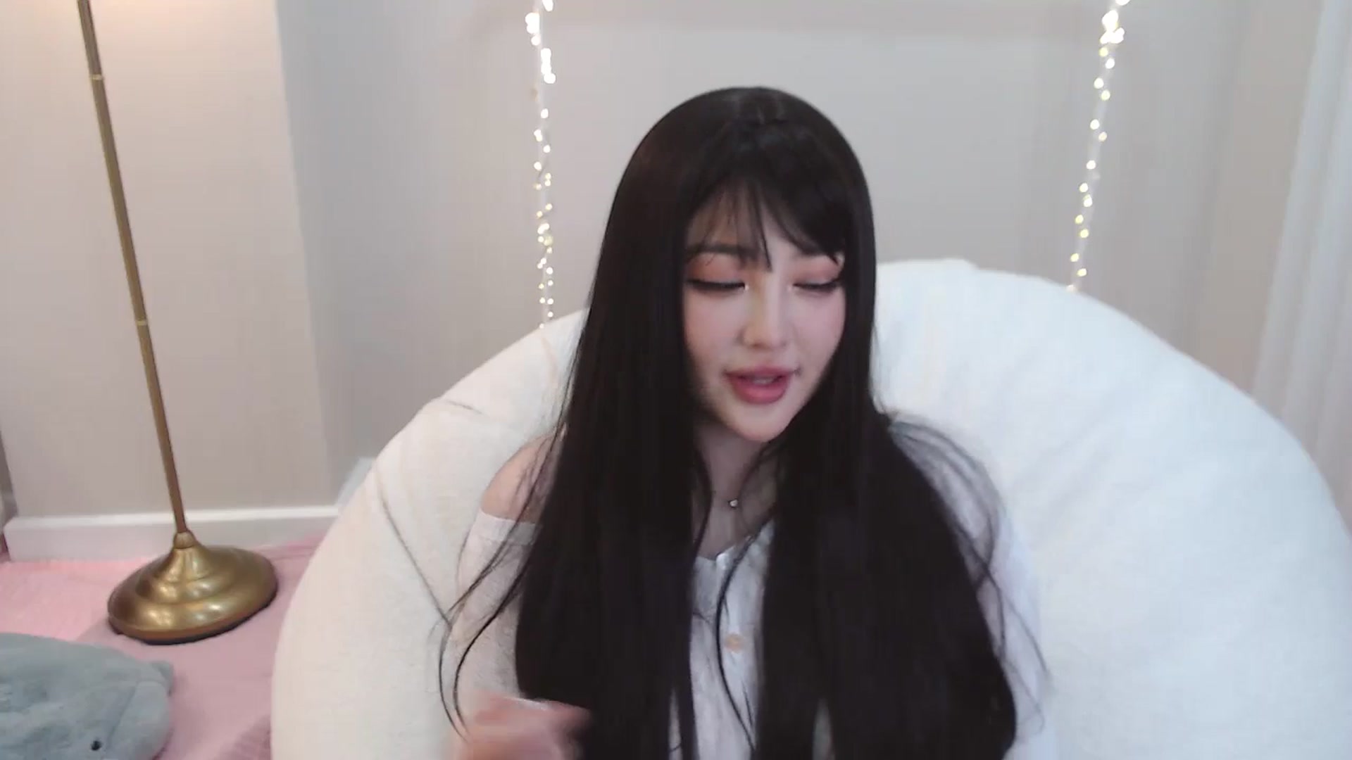 Gallery image thumbnail from kurakurai's myfreecams stream on, 01/09/2025, 20:18 image 9 of 20
