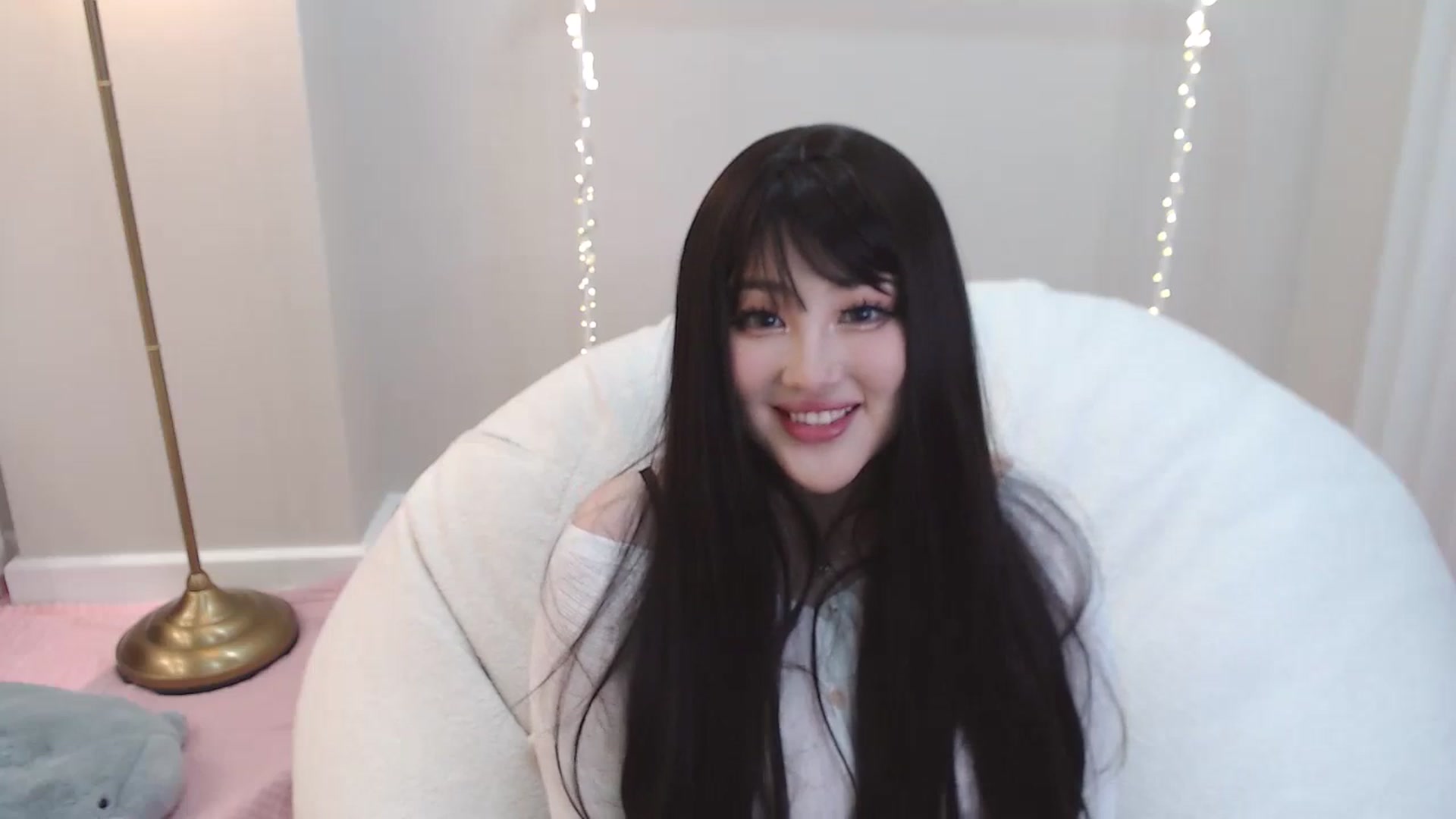 Gallery image thumbnail from kurakurai's myfreecams stream on, 01/09/2025, 20:18 image 8 of 20
