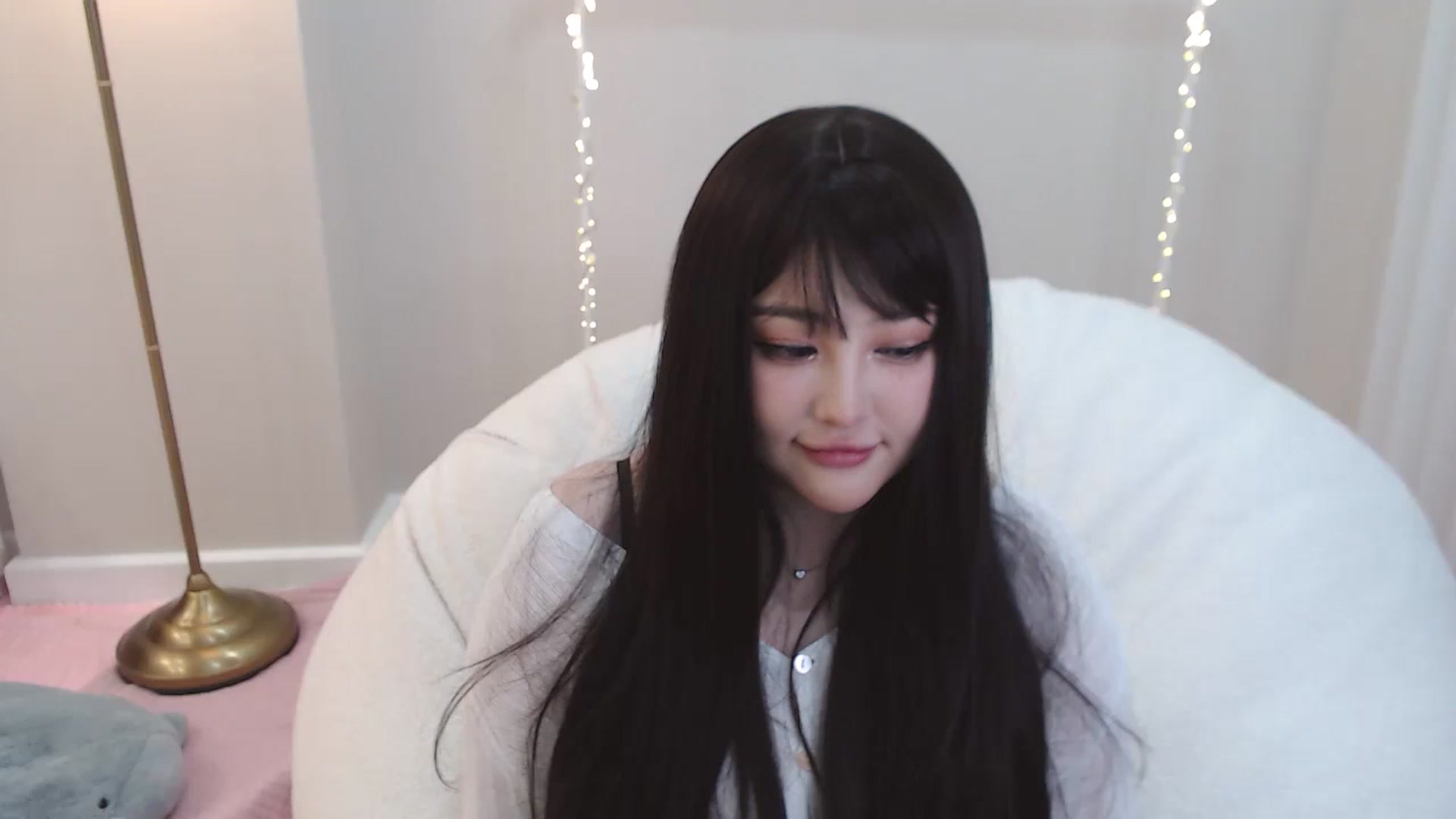 Gallery image thumbnail from kurakurai's myfreecams stream on, 01/09/2025, 20:18 image 6 of 20