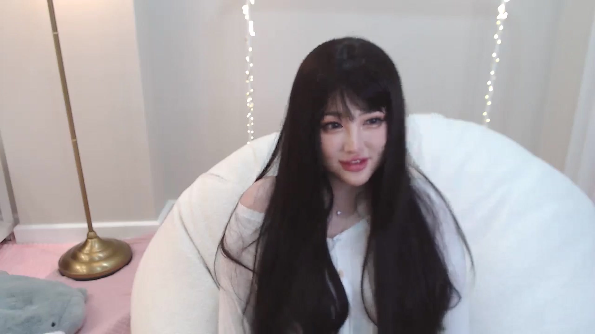 Gallery image thumbnail from kurakurai's myfreecams stream on, 01/09/2025, 20:18 image 2 of 20