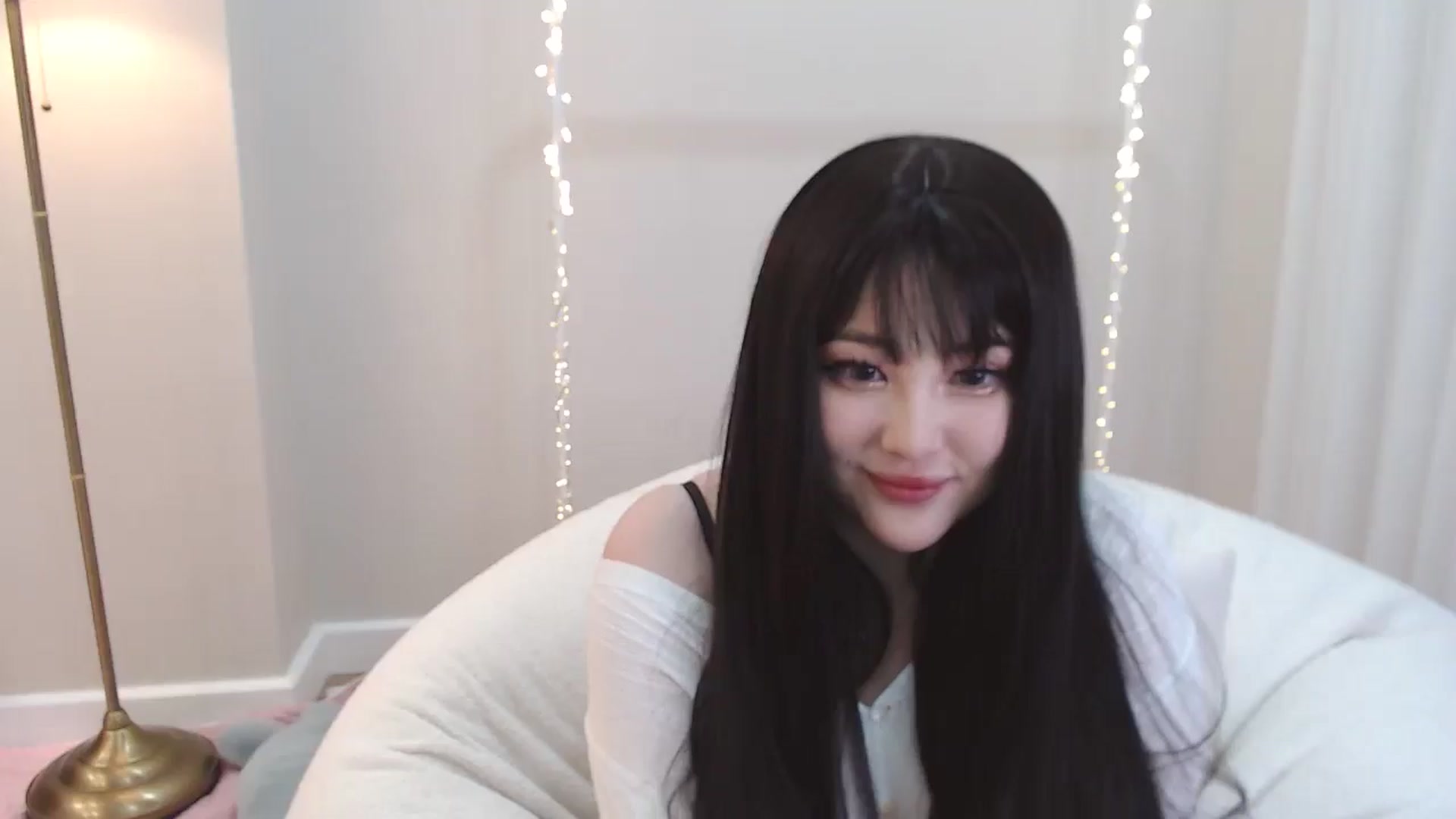 Gallery image thumbnail from kurakurai's myfreecams stream on, 01/09/2025, 23:41 image 2 of 20