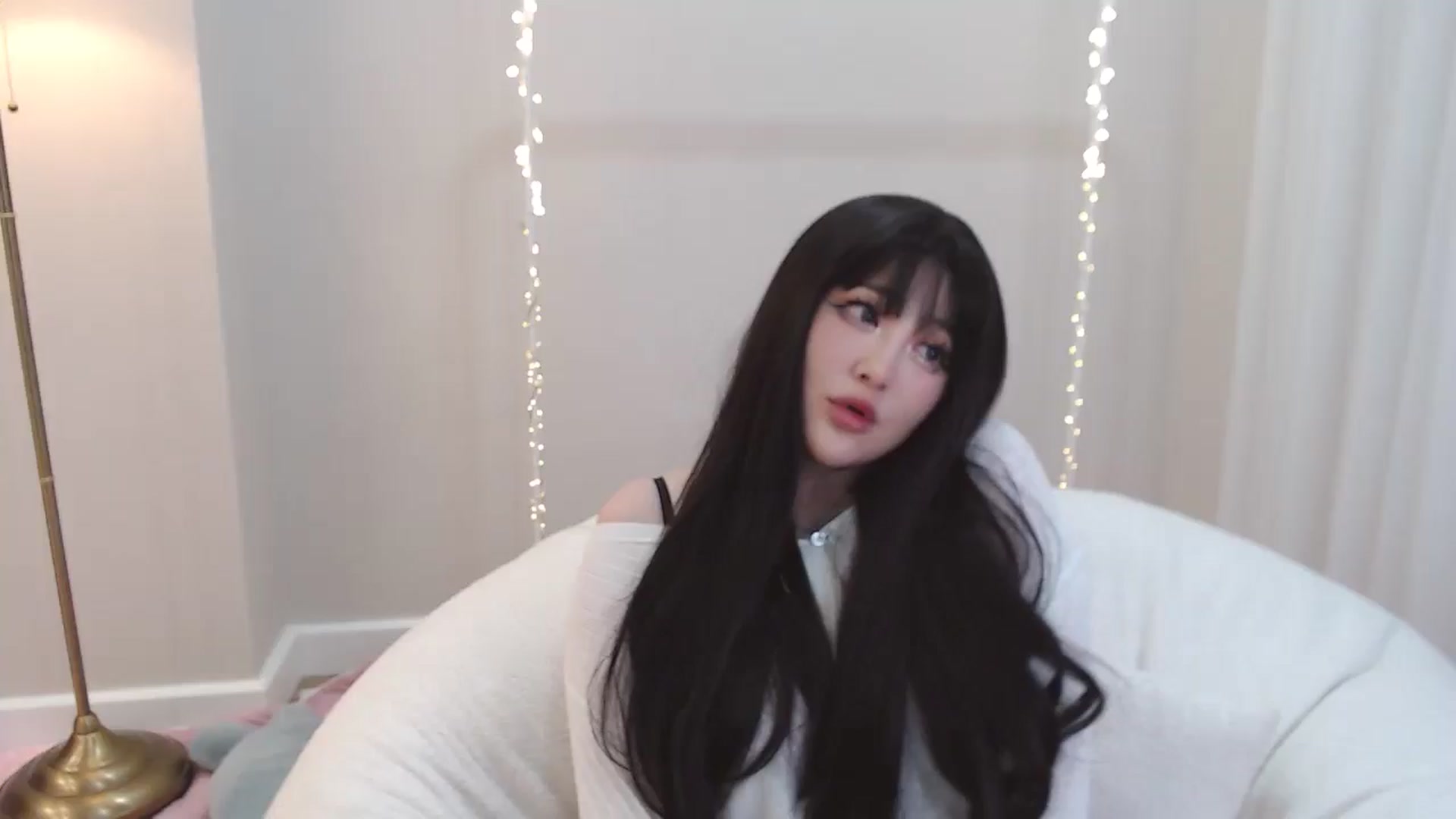 Gallery image thumbnail from kurakurai's myfreecams stream on, 01/09/2025, 23:41 image 10 of 20