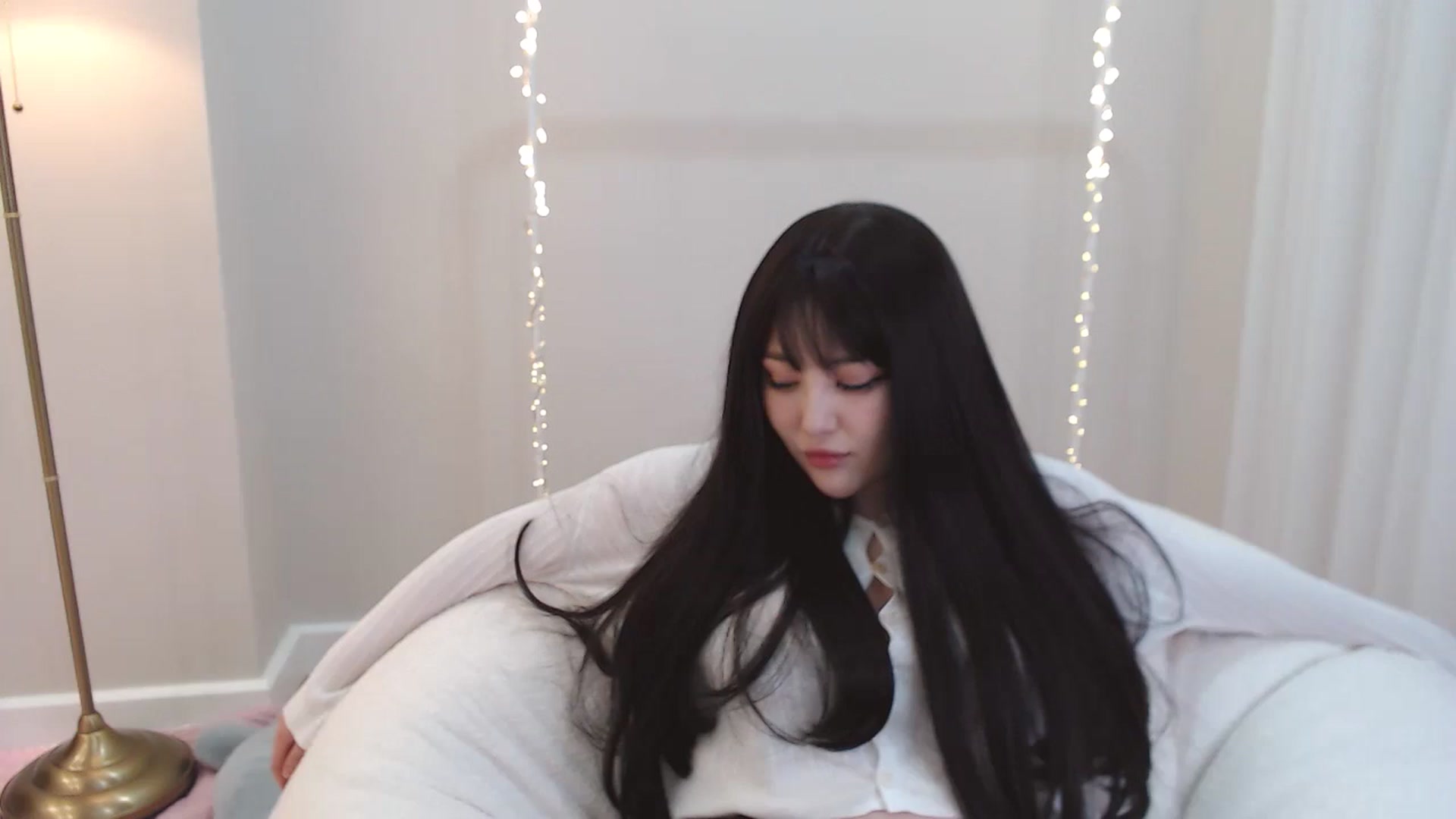 Gallery image thumbnail from kurakurai's myfreecams stream on, 01/09/2025, 23:41 image 7 of 20