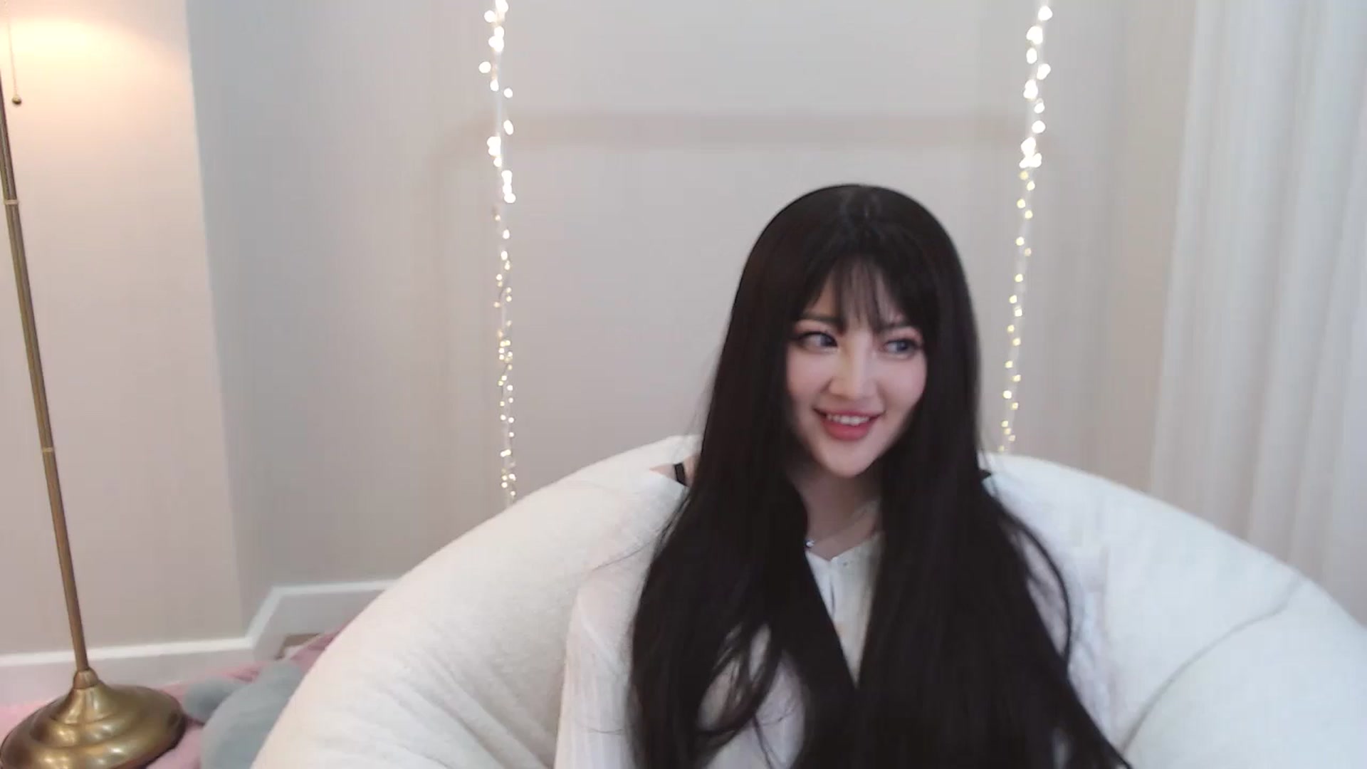 Gallery image thumbnail from kurakurai's myfreecams stream on, 01/09/2025, 23:41 image 8 of 20
