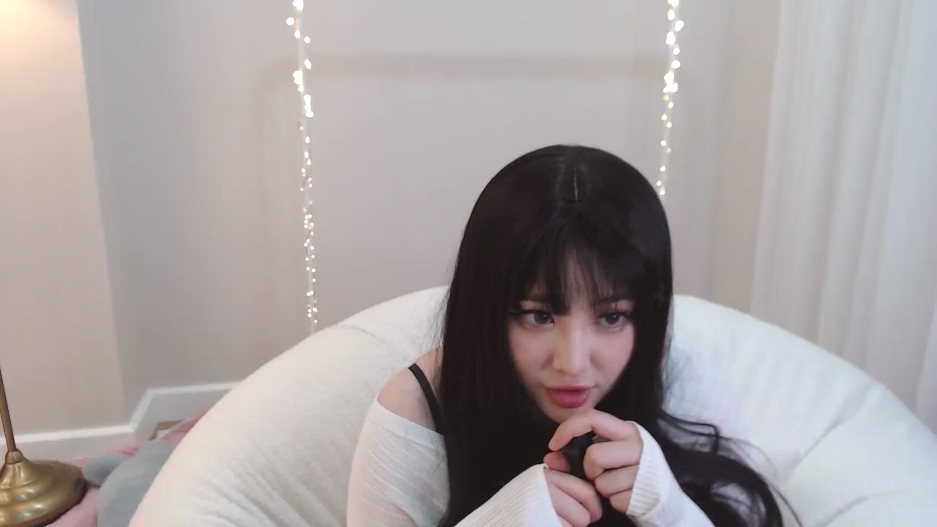 Gallery image thumbnail from kurakurai's myfreecams stream on, 01/09/2025, 23:41 image 19 of 20