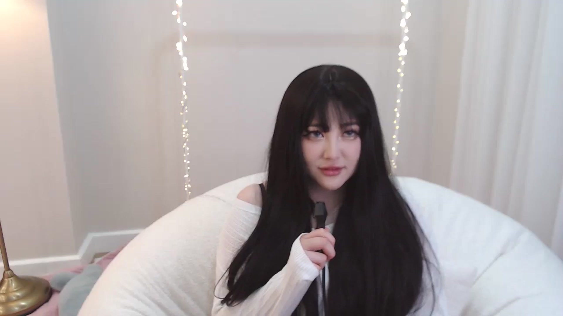 Gallery image thumbnail from kurakurai's myfreecams stream on, 01/09/2025, 23:41 image 18 of 20