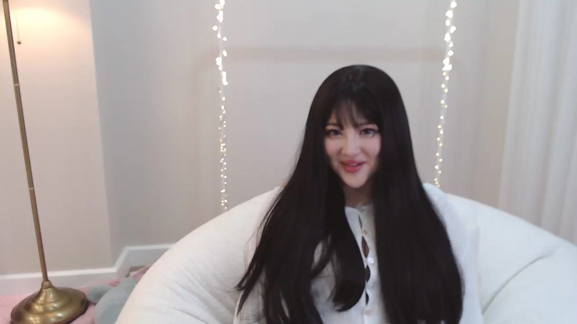 Gallery image thumbnail from kurakurai's myfreecams stream on, 01/09/2025, 23:41 image 5 of 20