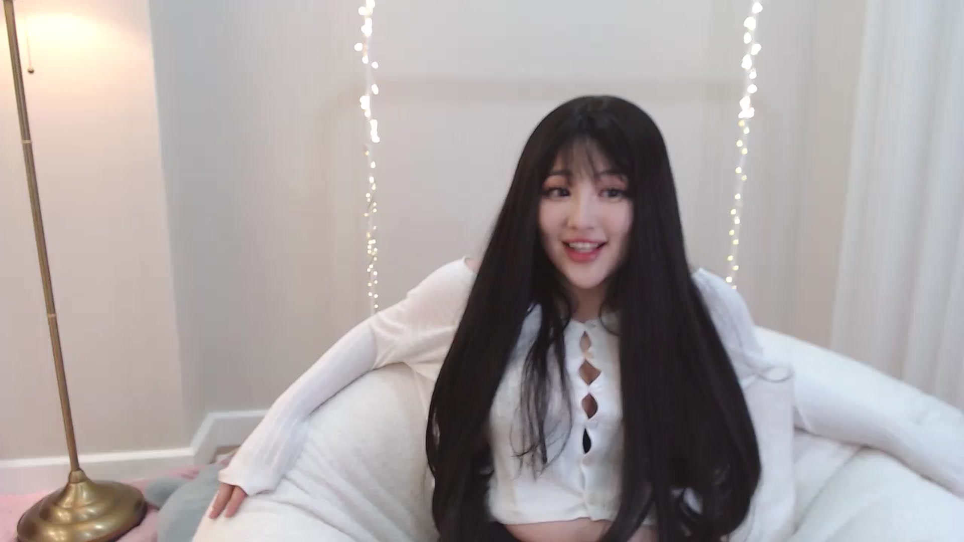 Gallery image thumbnail from kurakurai's myfreecams stream on, 01/09/2025, 23:41 image 3 of 20