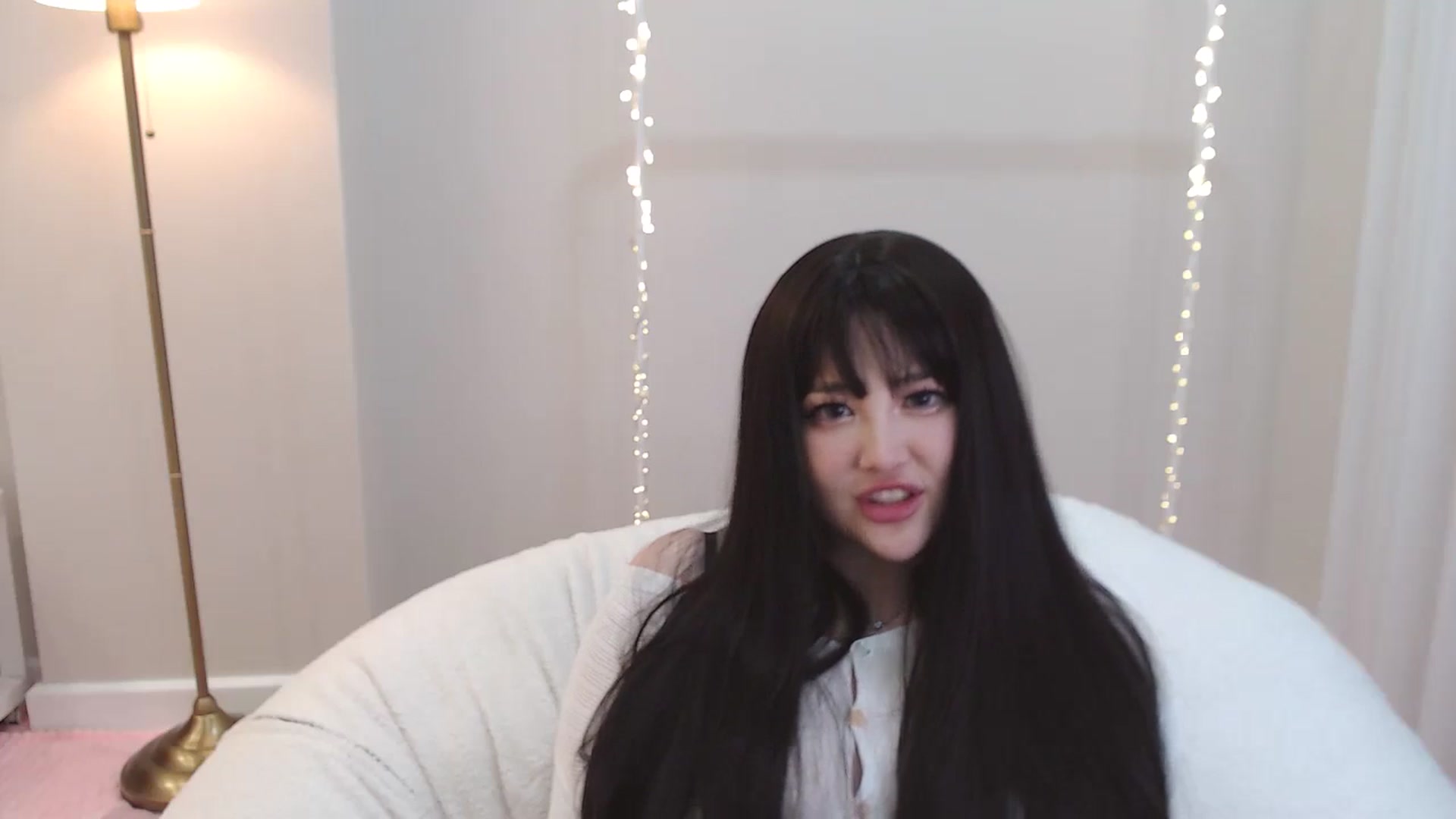 Gallery image thumbnail from kurakurai's myfreecams stream on, 01/10/2025, 01:21 image 8 of 20