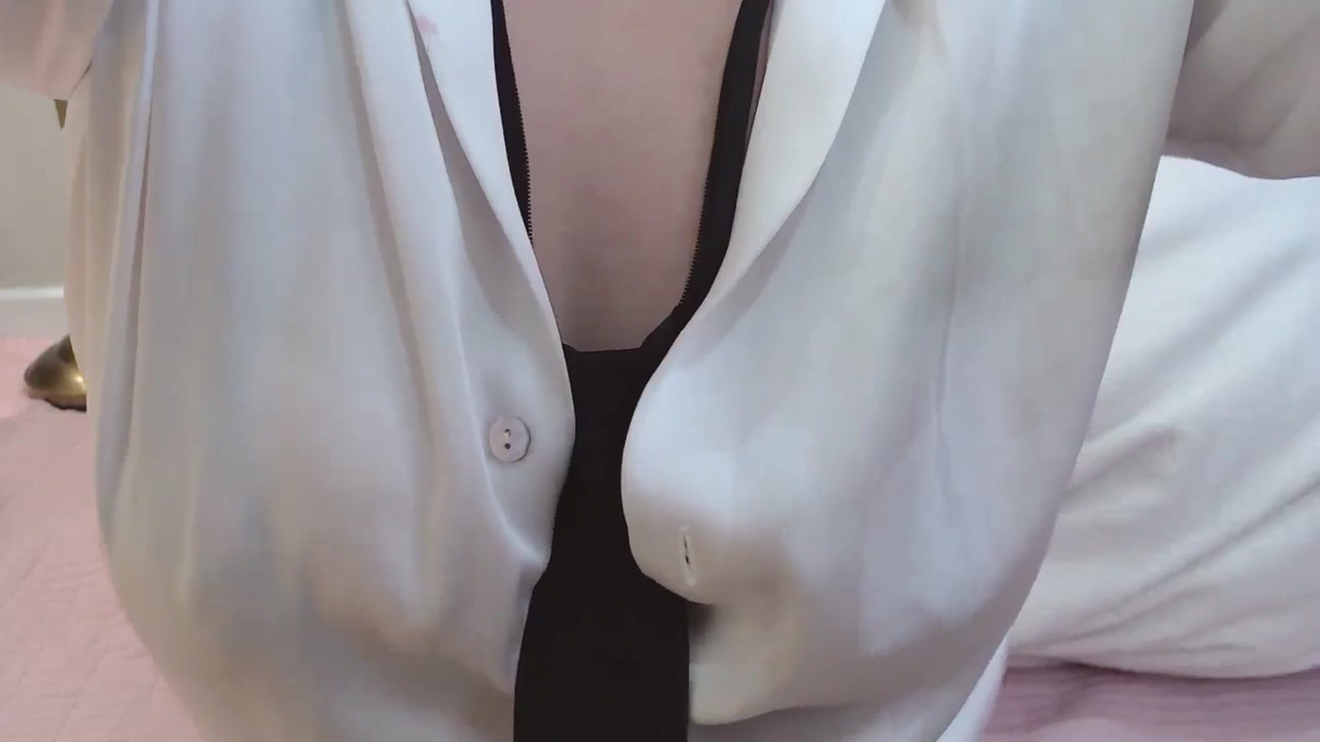 Gallery image thumbnail from kurakurai's myfreecams stream on, 01/11/2025, 08:47 image 17 of 20