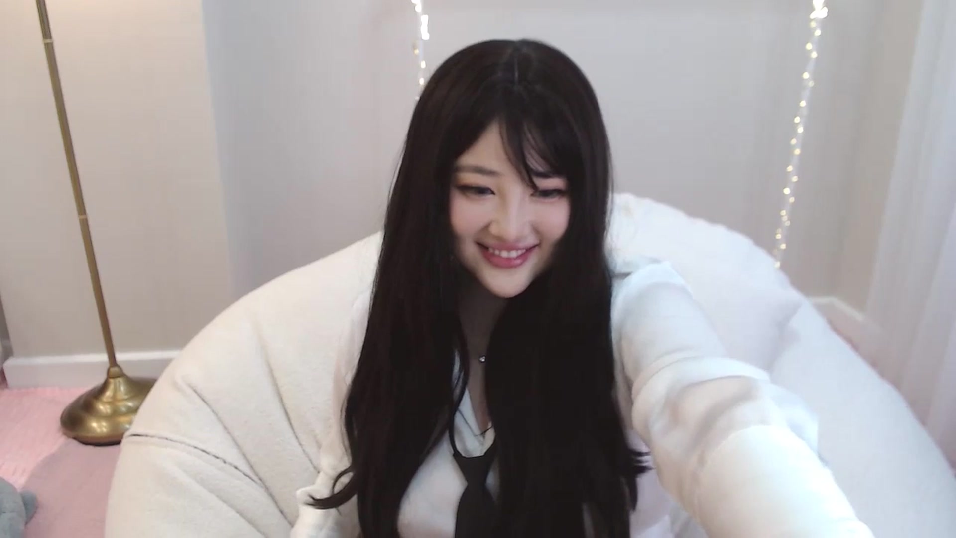 Gallery image thumbnail from kurakurai's myfreecams stream on, 01/11/2025, 08:47 image 19 of 20