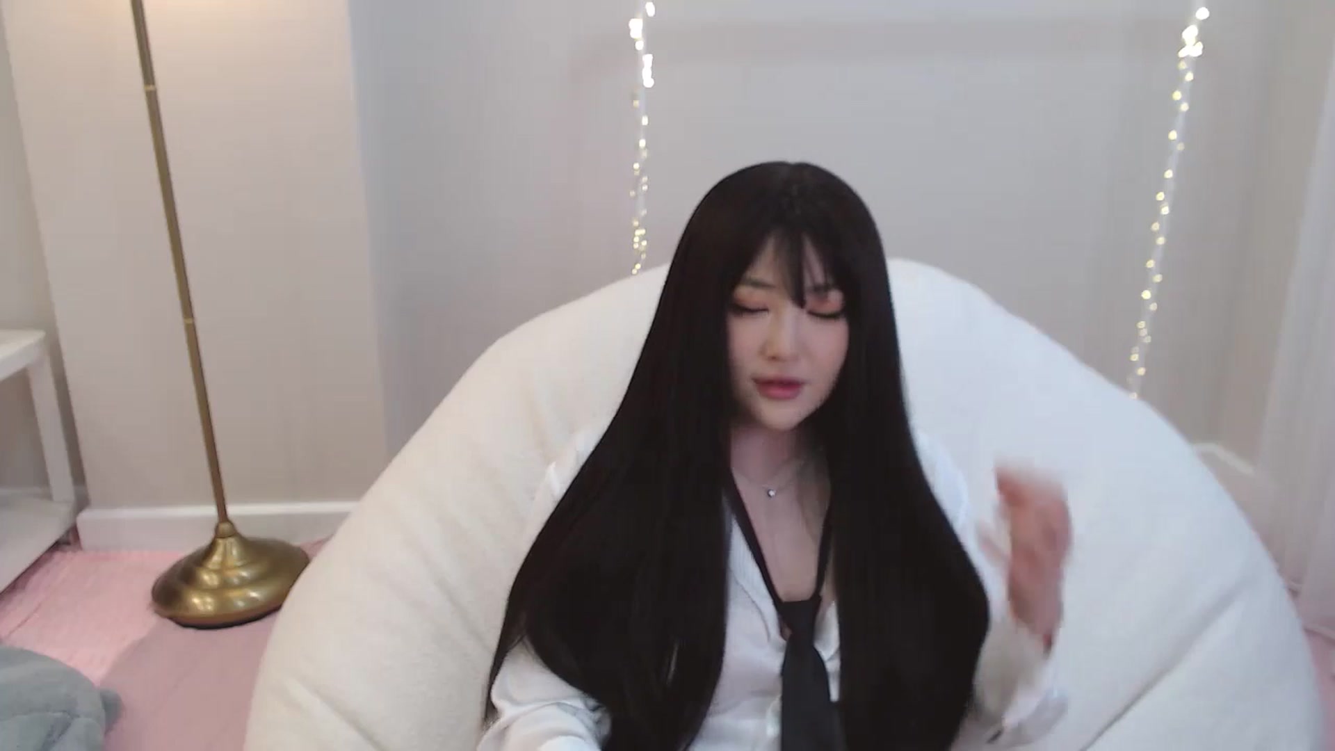 Gallery image thumbnail from kurakurai's myfreecams stream on, 01/11/2025, 08:47 image 9 of 20