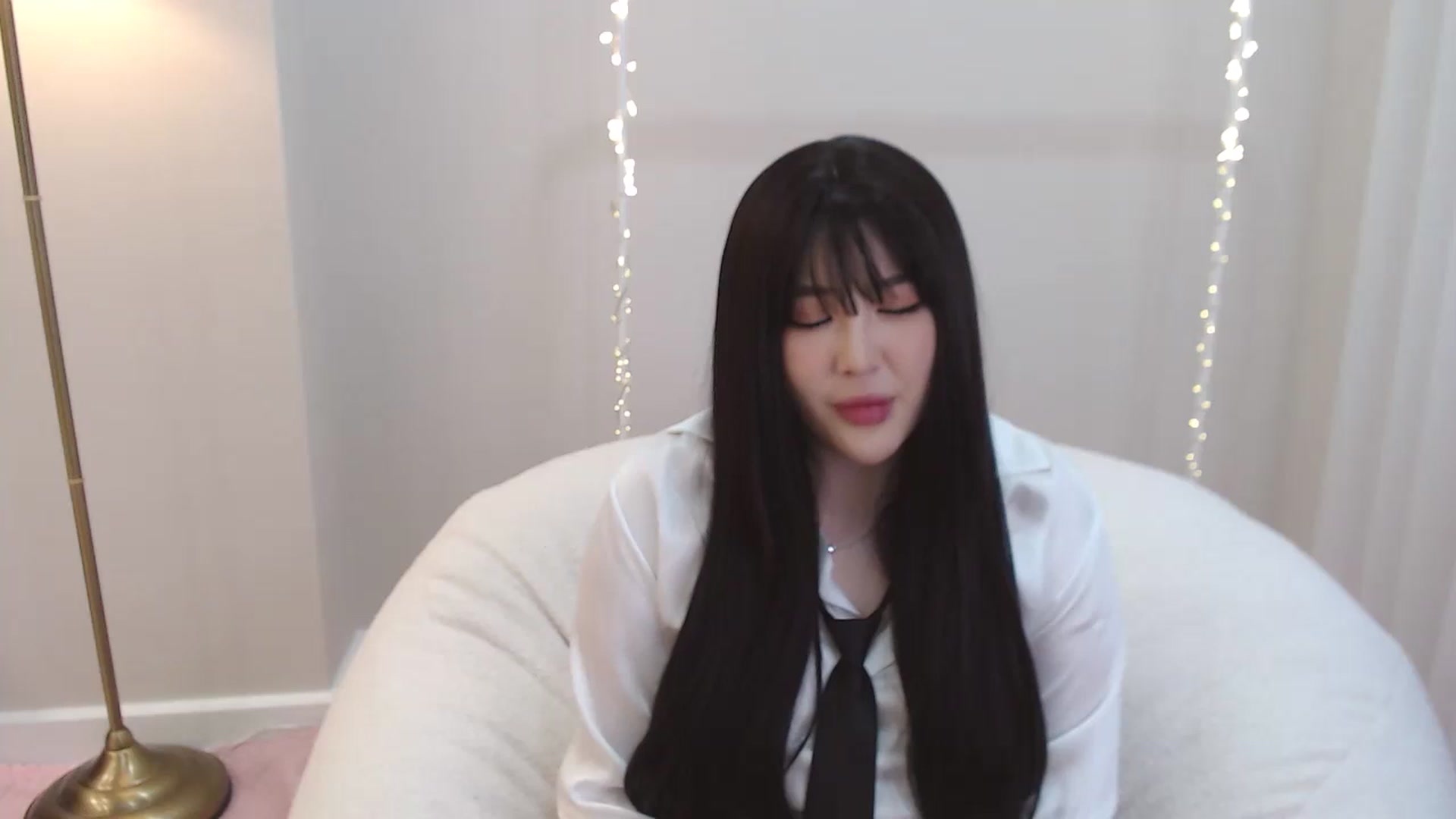 Gallery image thumbnail from kurakurai's myfreecams stream on, 01/11/2025, 11:39 image 8 of 20