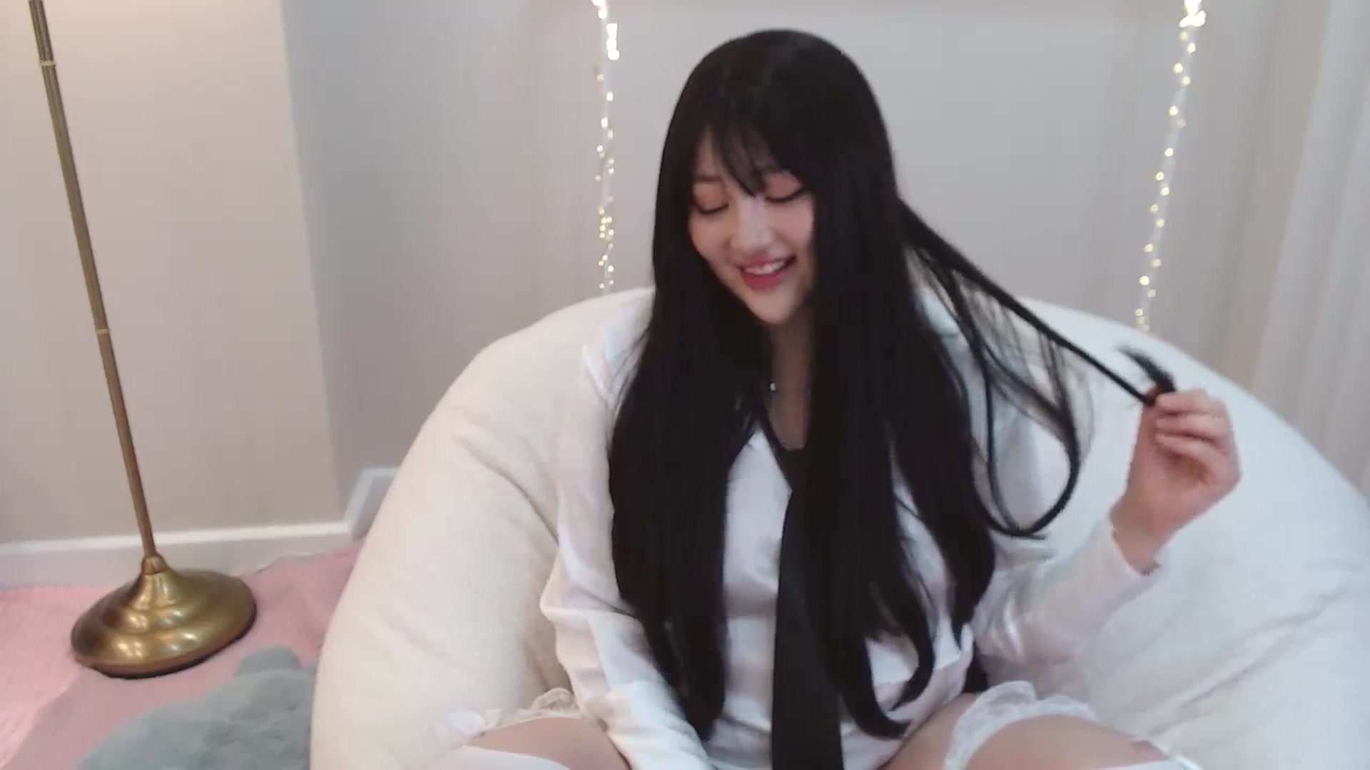 Gallery image thumbnail from kurakurai's myfreecams stream on, 01/11/2025, 11:39 image 19 of 20