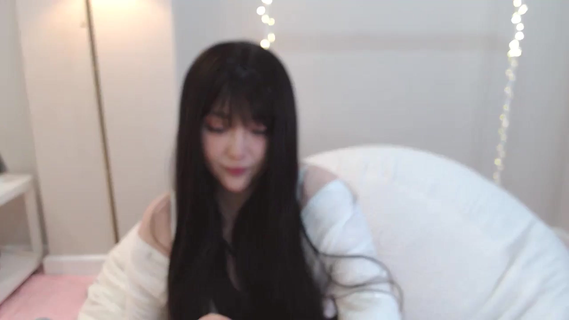 Gallery image thumbnail from kurakurai's myfreecams stream on, 01/12/2025, 09:31 image 1 of 20