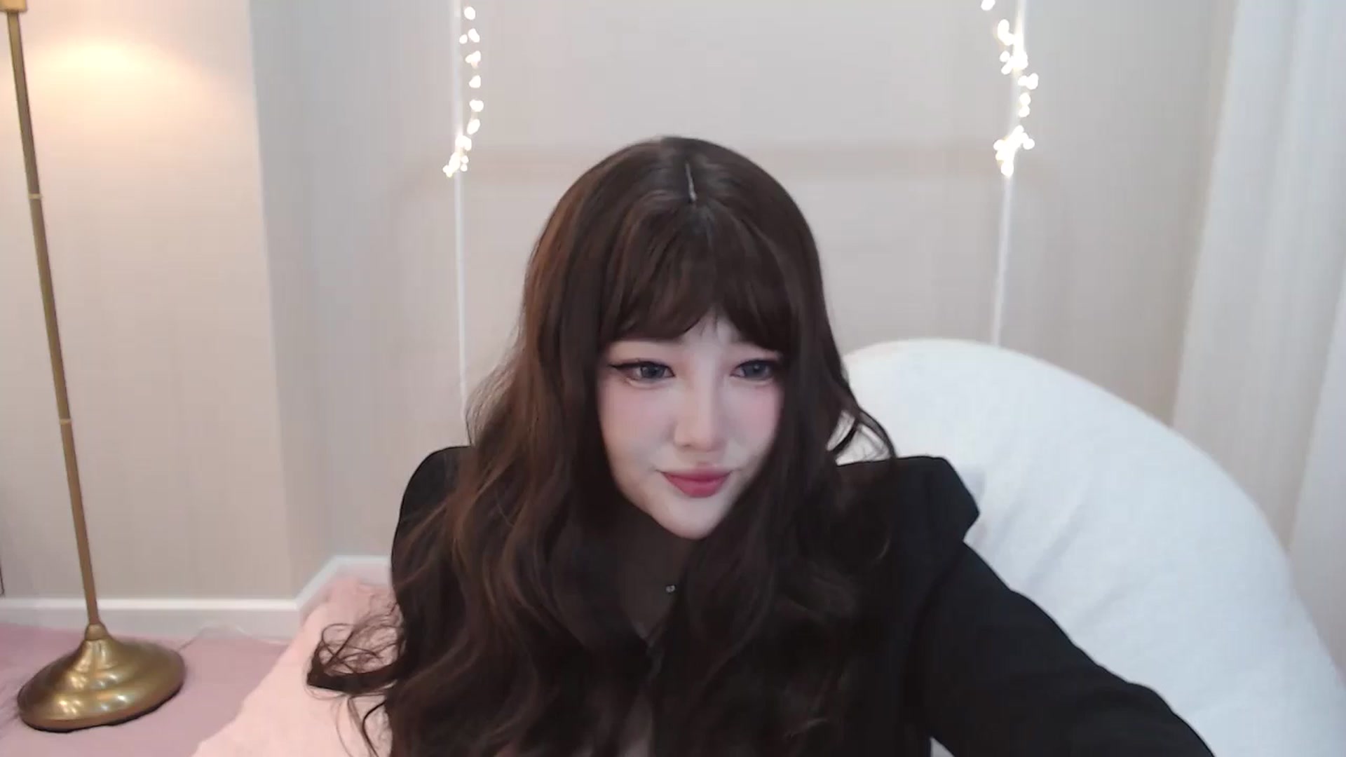 Gallery image thumbnail from kurakurai's myfreecams stream on, 01/25/2025, 16:12 image 1 of 20