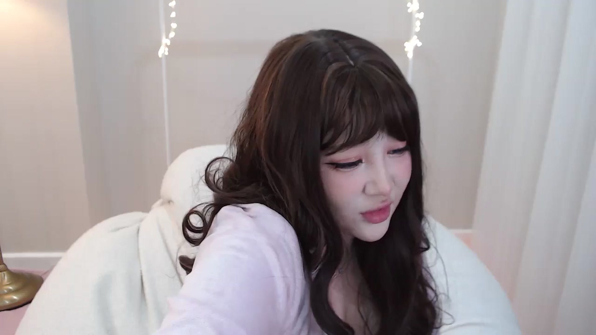 Gallery image thumbnail from kurakurai's myfreecams stream on, 01/25/2025, 16:12 image 20 of 20