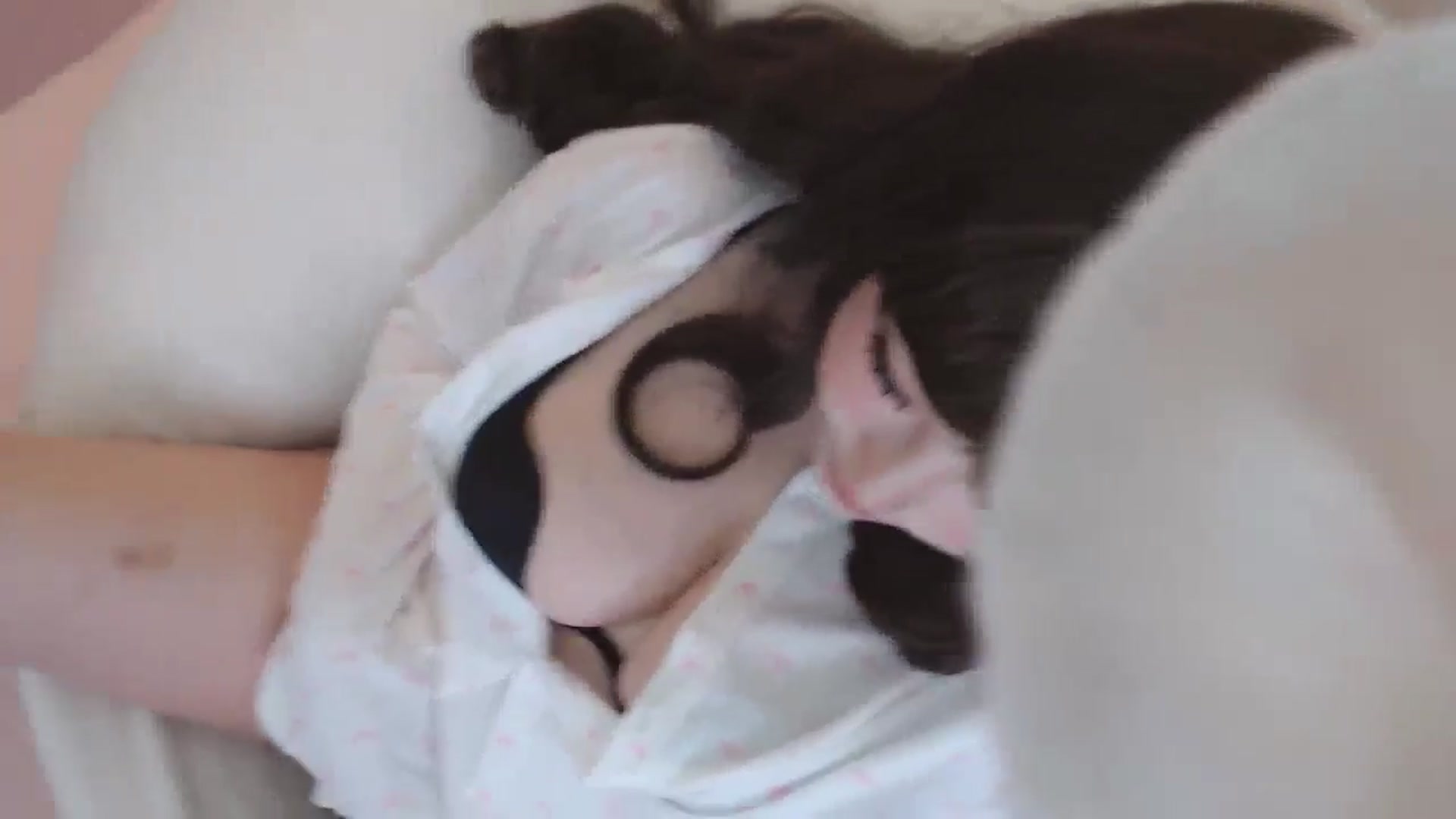 Gallery image thumbnail from kurakurai's myfreecams stream on, 01/25/2025, 16:52 image 11 of 20