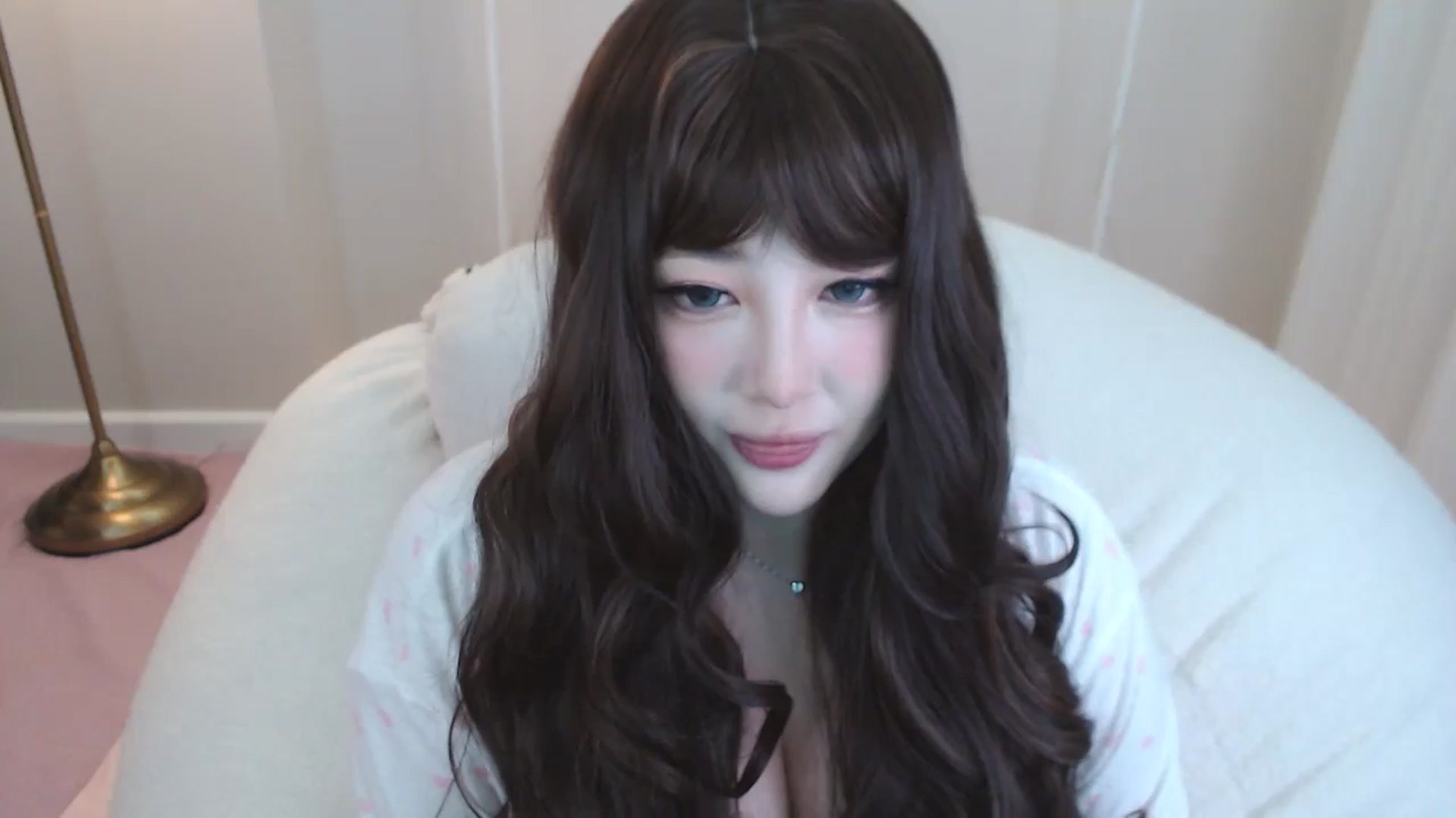 Gallery image thumbnail from kurakurai's myfreecams stream on, 01/25/2025, 16:52 image 2 of 20