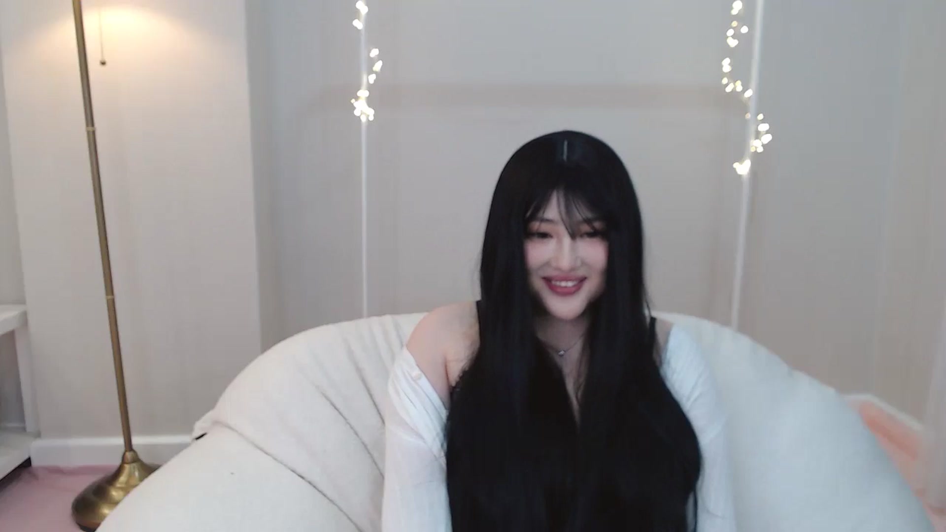 Gallery image thumbnail from kurakurai's myfreecams stream on, 02/16/2025, 10:40 image 3 of 20