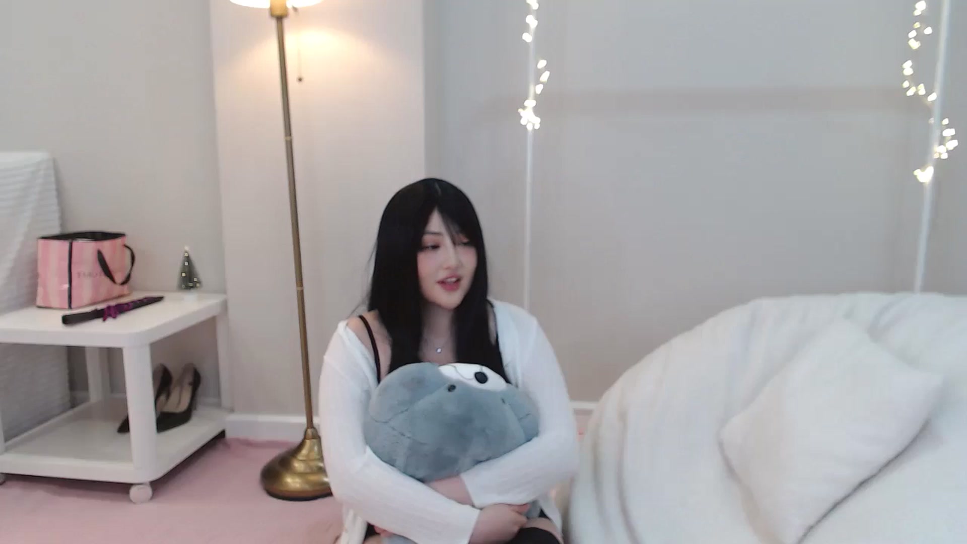 Gallery image thumbnail from kurakurai's myfreecams stream on, 02/16/2025, 10:40 image 16 of 20