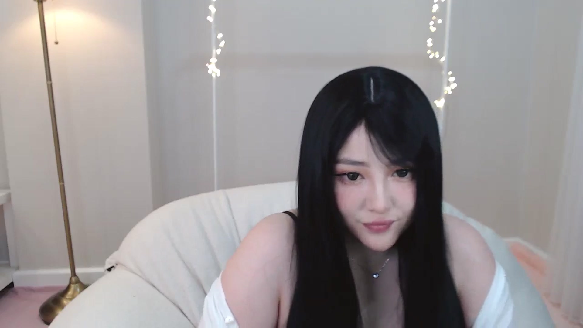 Gallery image thumbnail from kurakurai's myfreecams stream on, 02/16/2025, 10:40 image 5 of 20