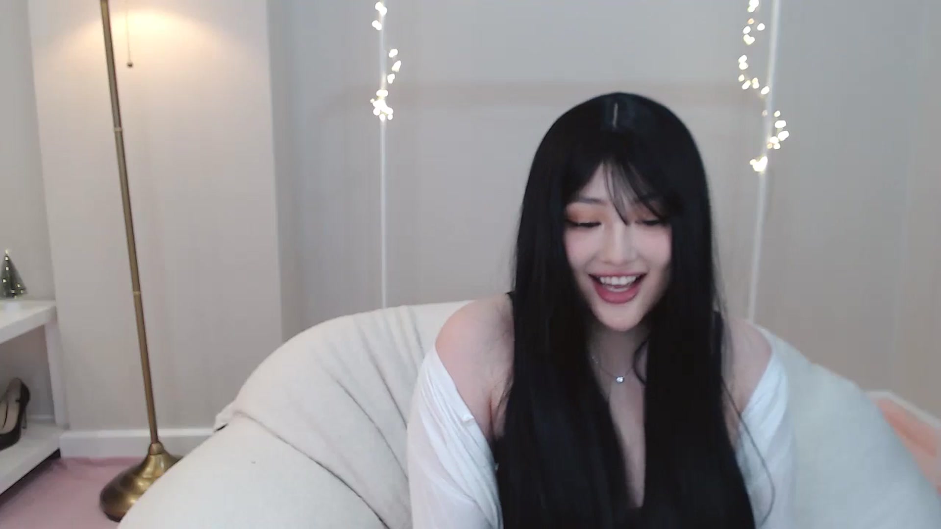 Gallery image thumbnail from kurakurai's myfreecams stream on, 02/16/2025, 10:40 image 2 of 20