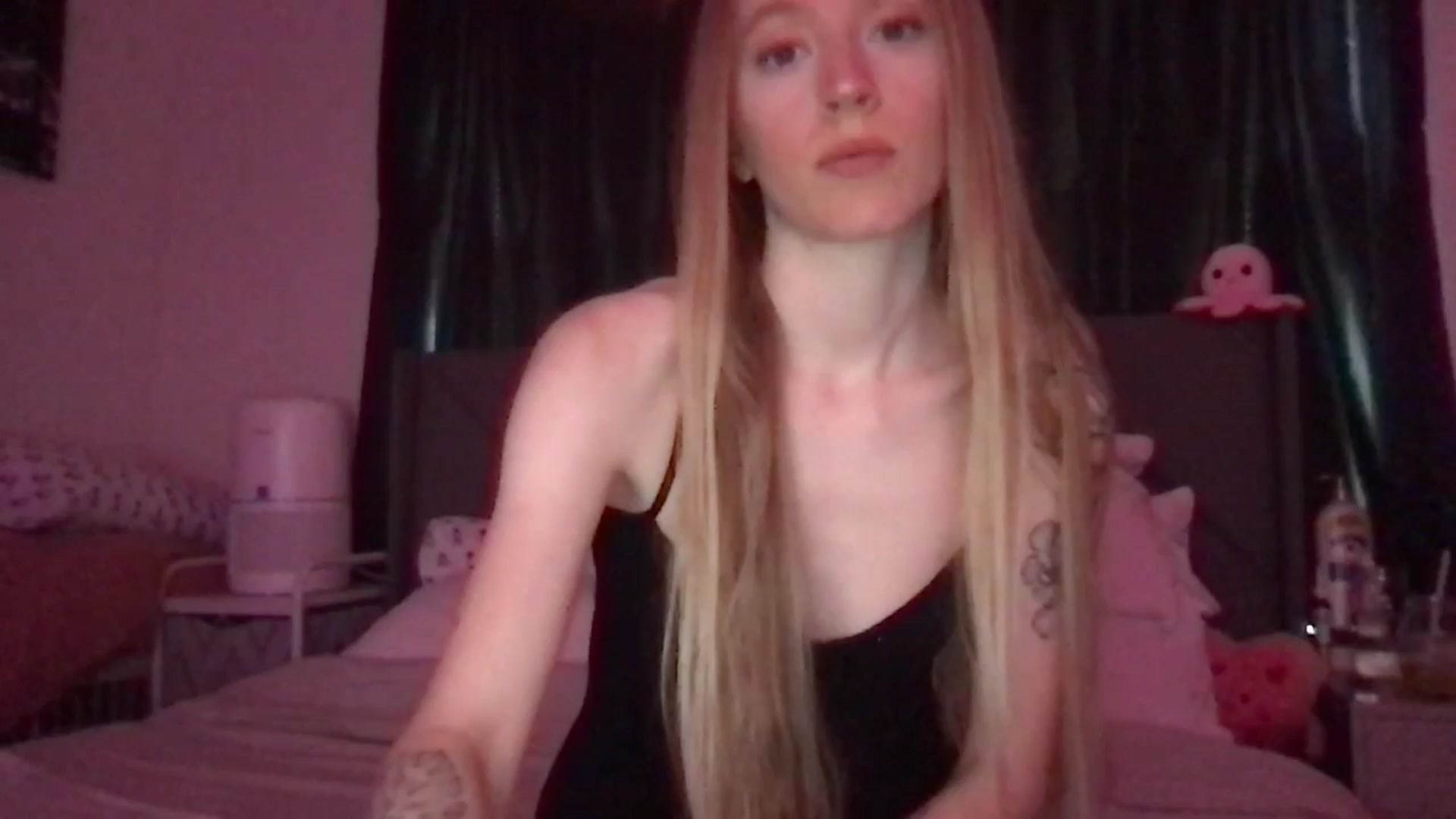 Gallery image thumbnail from kyliejade's myfreecams stream on, 09/20/2024, 19:51 image 1 of 20