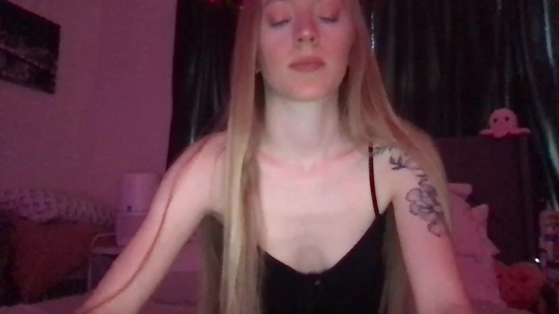 Gallery image thumbnail from kyliejade's myfreecams stream on, 09/20/2024, 19:51 image 17 of 20