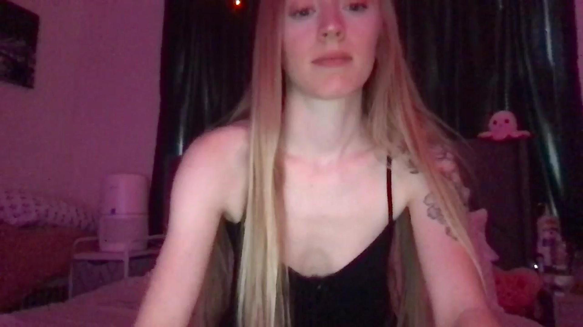 Gallery image thumbnail from kyliejade's myfreecams stream on, 09/20/2024, 19:51 image 18 of 20