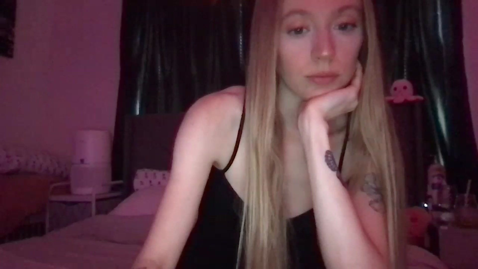 Gallery image thumbnail from kyliejade's myfreecams stream on, 09/20/2024, 19:51 image 4 of 20