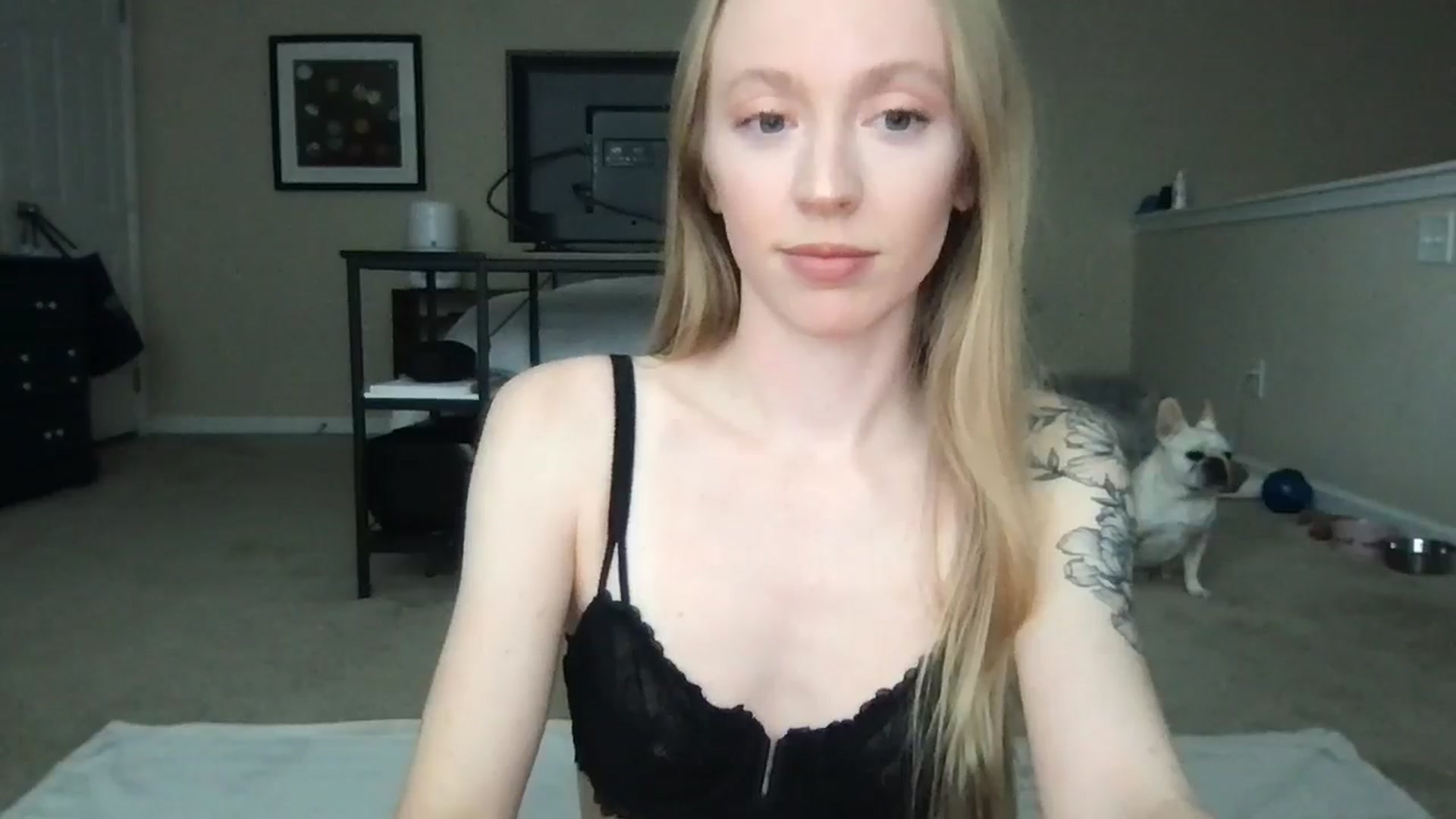 Gallery image thumbnail from kyliejade's myfreecams stream on, 10/15/2024, 20:02 image 2 of 20