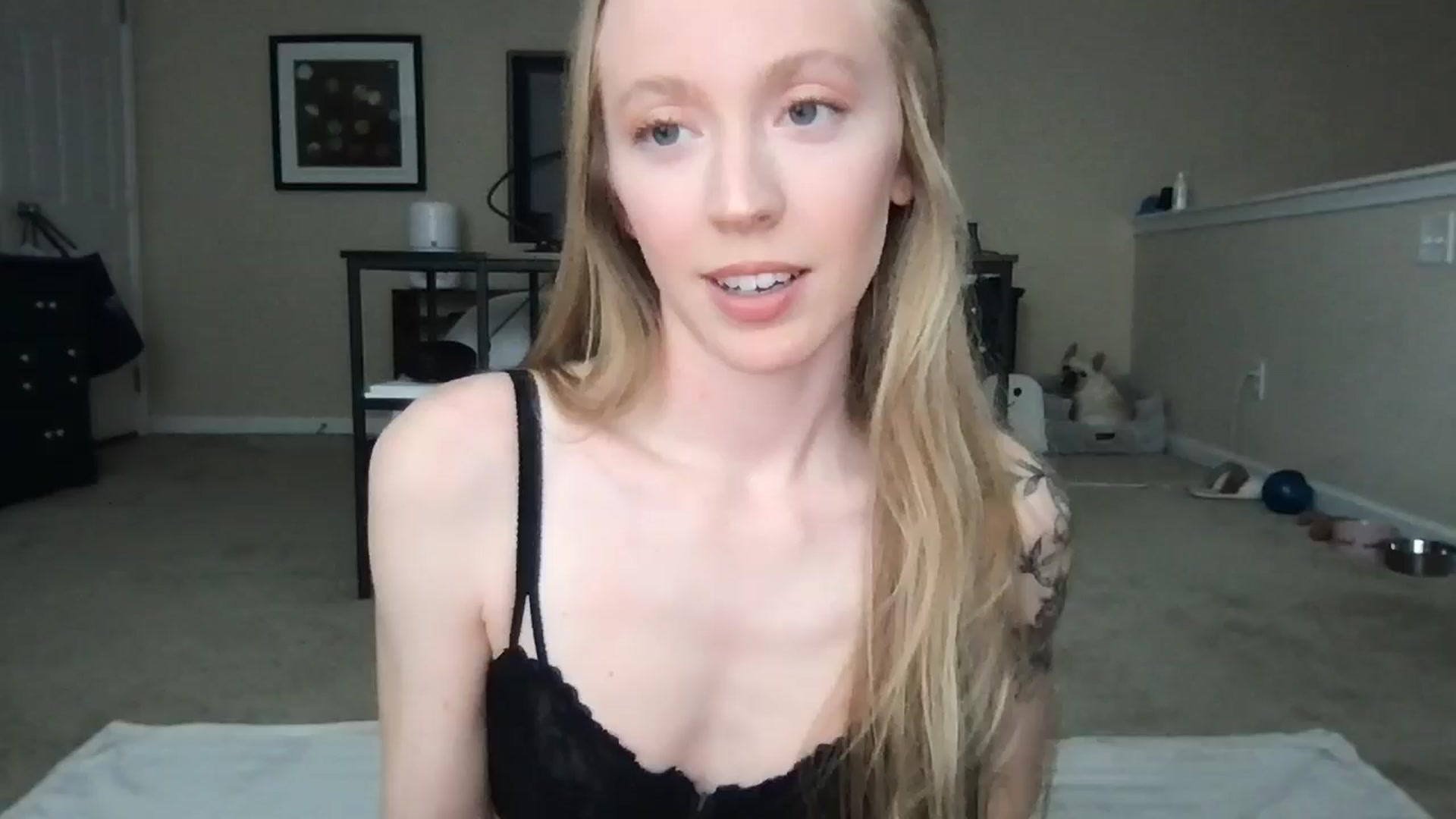 Gallery image thumbnail from kyliejade's myfreecams stream on, 10/15/2024, 20:02 image 10 of 20