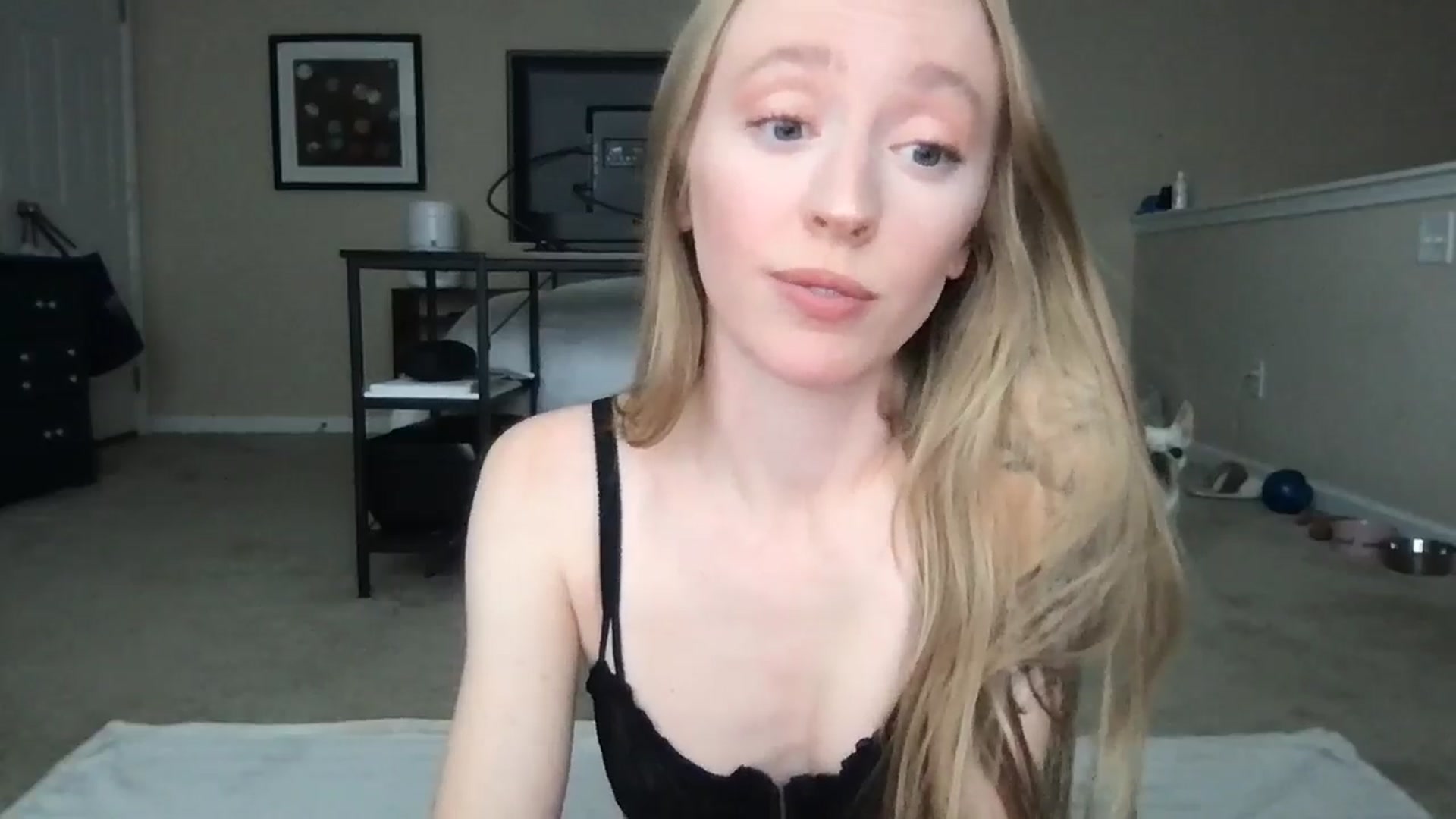 Gallery image thumbnail from kyliejade's myfreecams stream on, 10/15/2024, 20:02 image 8 of 20
