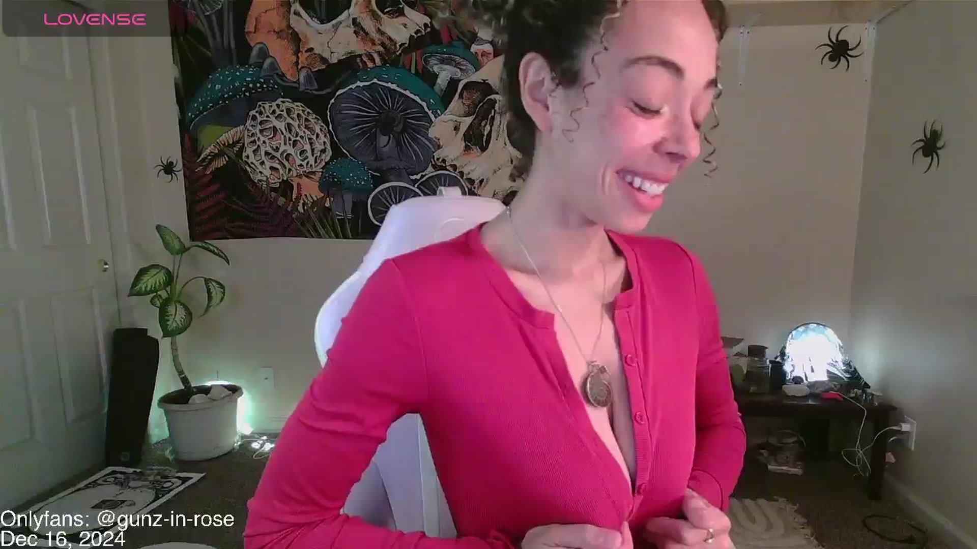 Gallery image thumbnail from kylierose's myfreecams stream on, 12/16/2024, 16:15 image 5 of 20