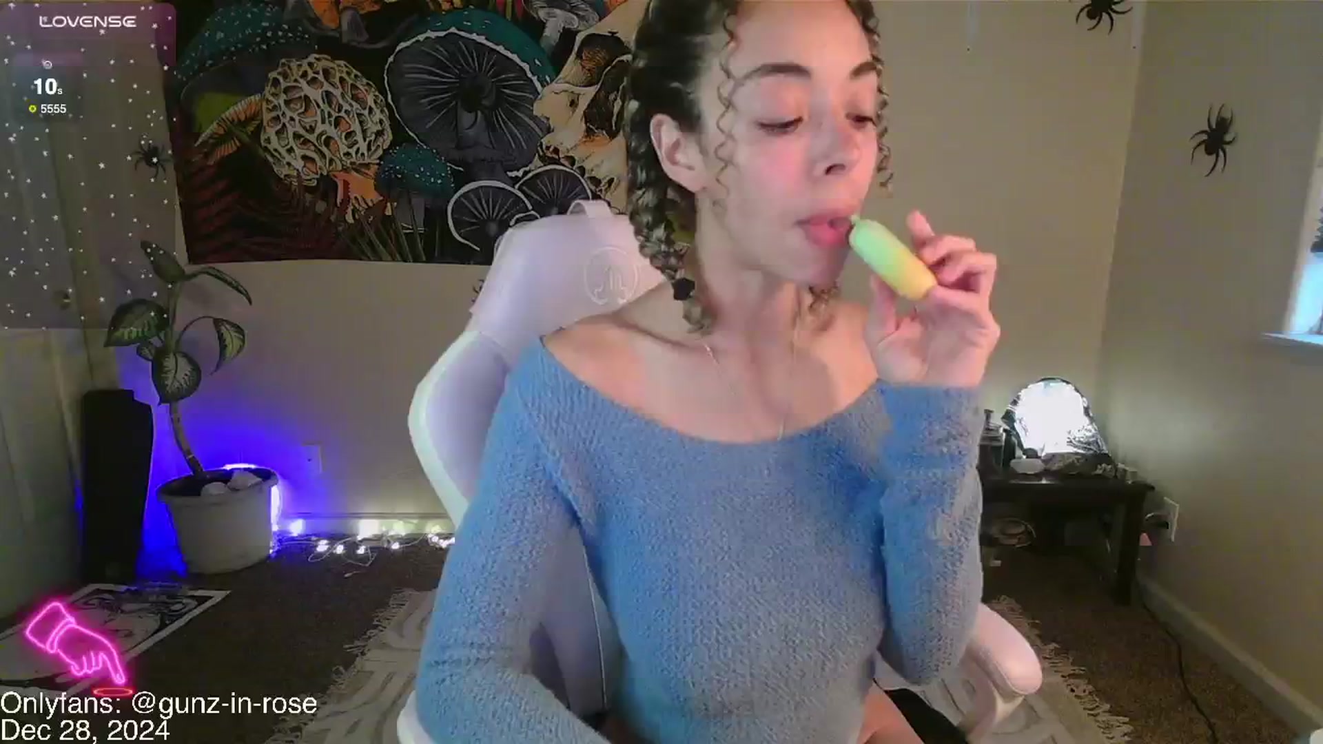 Gallery image thumbnail from kylierose's myfreecams stream on, 12/28/2024, 19:28 image 2 of 20