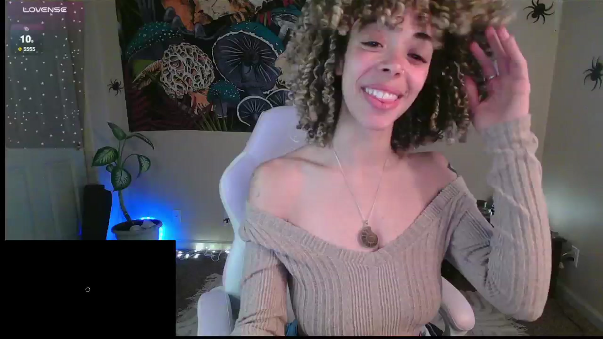 Gallery image thumbnail from kylierose's myfreecams stream on, 12/31/2024, 20:50 image 17 of 20