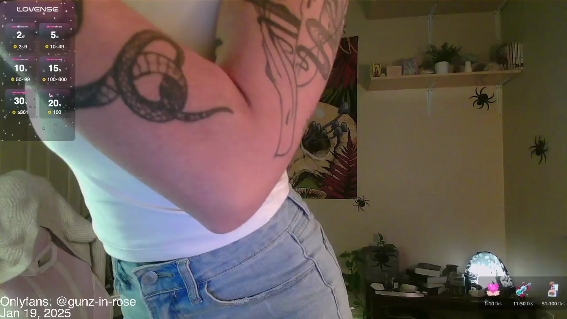 Gallery image thumbnail from kylierose's myfreecams stream on, 01/19/2025, 19:36 image 1 of 20