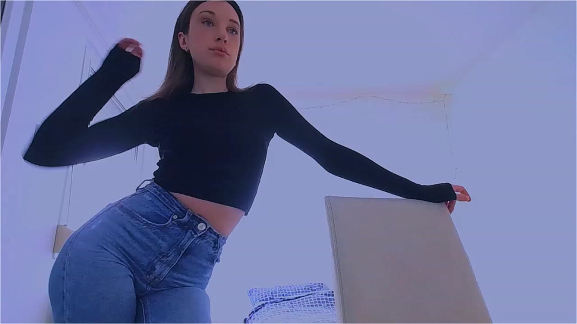 Gallery image thumbnail from lIIIviiu's myfreecams stream on, 03/25/2023, 12:45 image 1 of 20