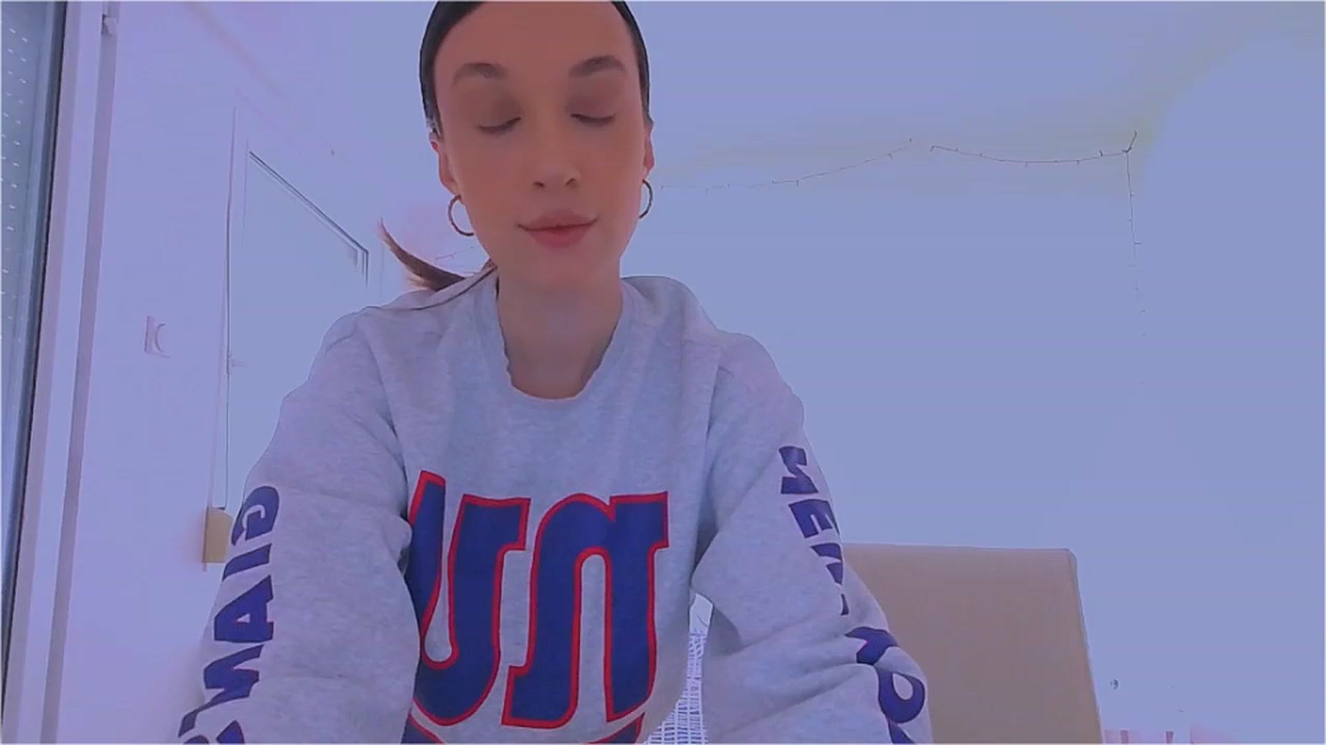 Gallery image thumbnail from lIIIviiu's myfreecams stream on, 03/28/2023, 11:34 image 18 of 20