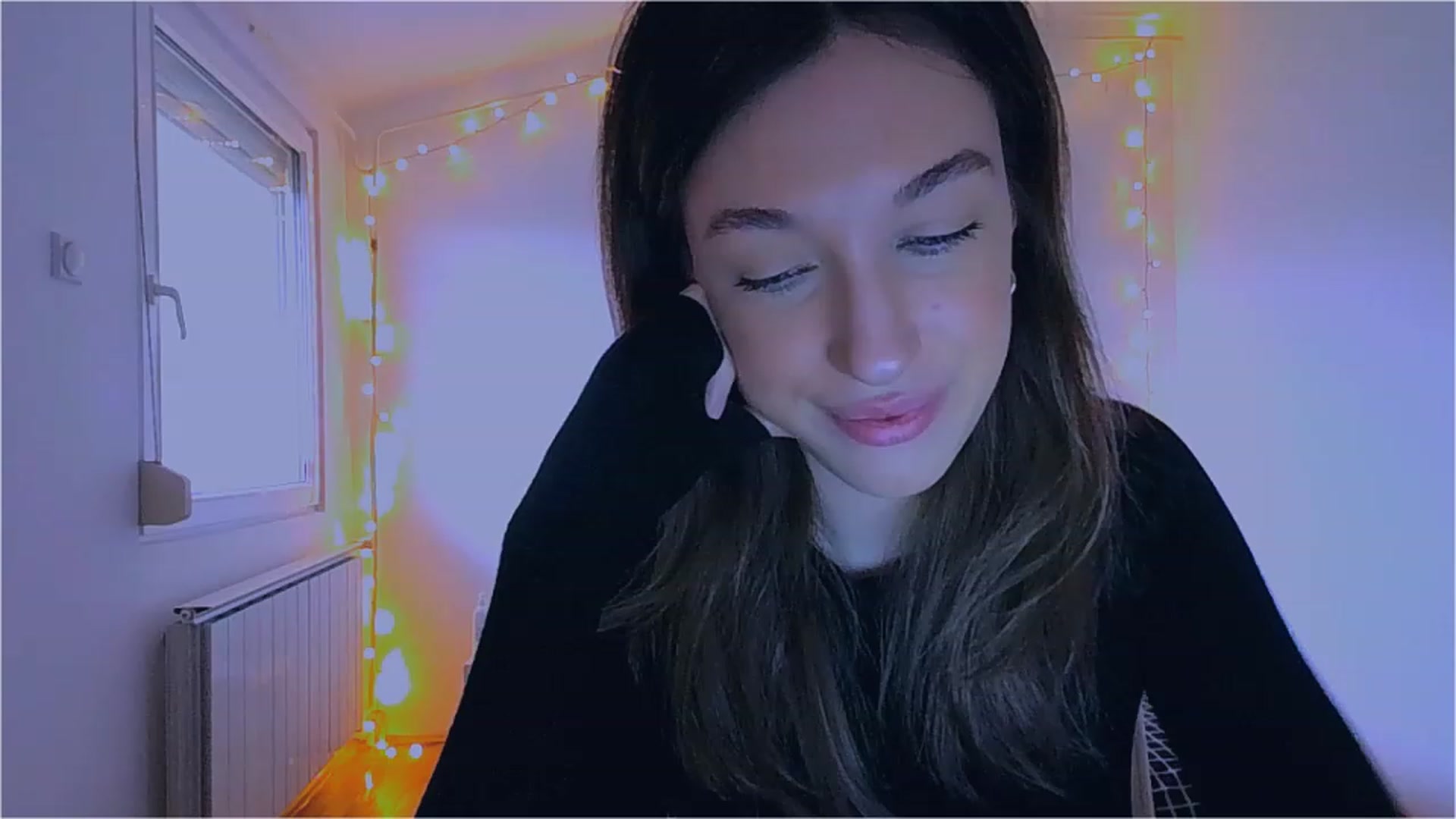 Gallery image thumbnail from lIIIviiu's myfreecams stream on, 04/01/2023, 10:27 image 5 of 20