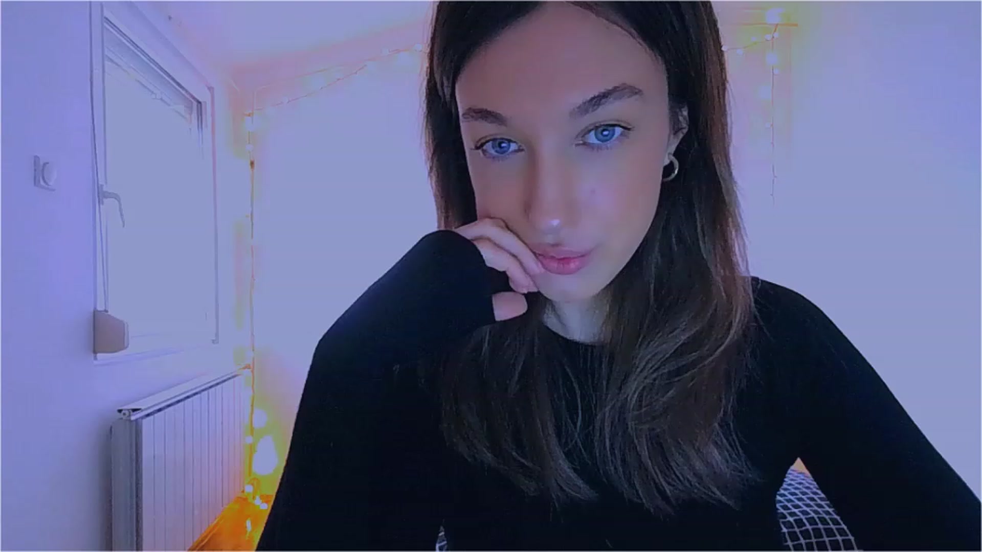 Gallery image thumbnail from lIIIviiu's myfreecams stream on, 04/01/2023, 10:27 image 18 of 20