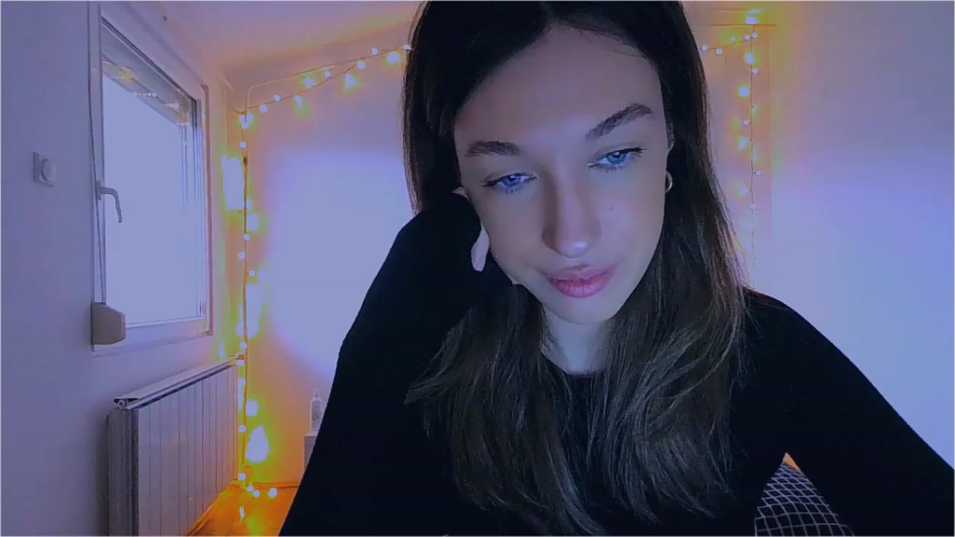Gallery image thumbnail from lIIIviiu's myfreecams stream on, 04/01/2023, 10:27 image 4 of 20